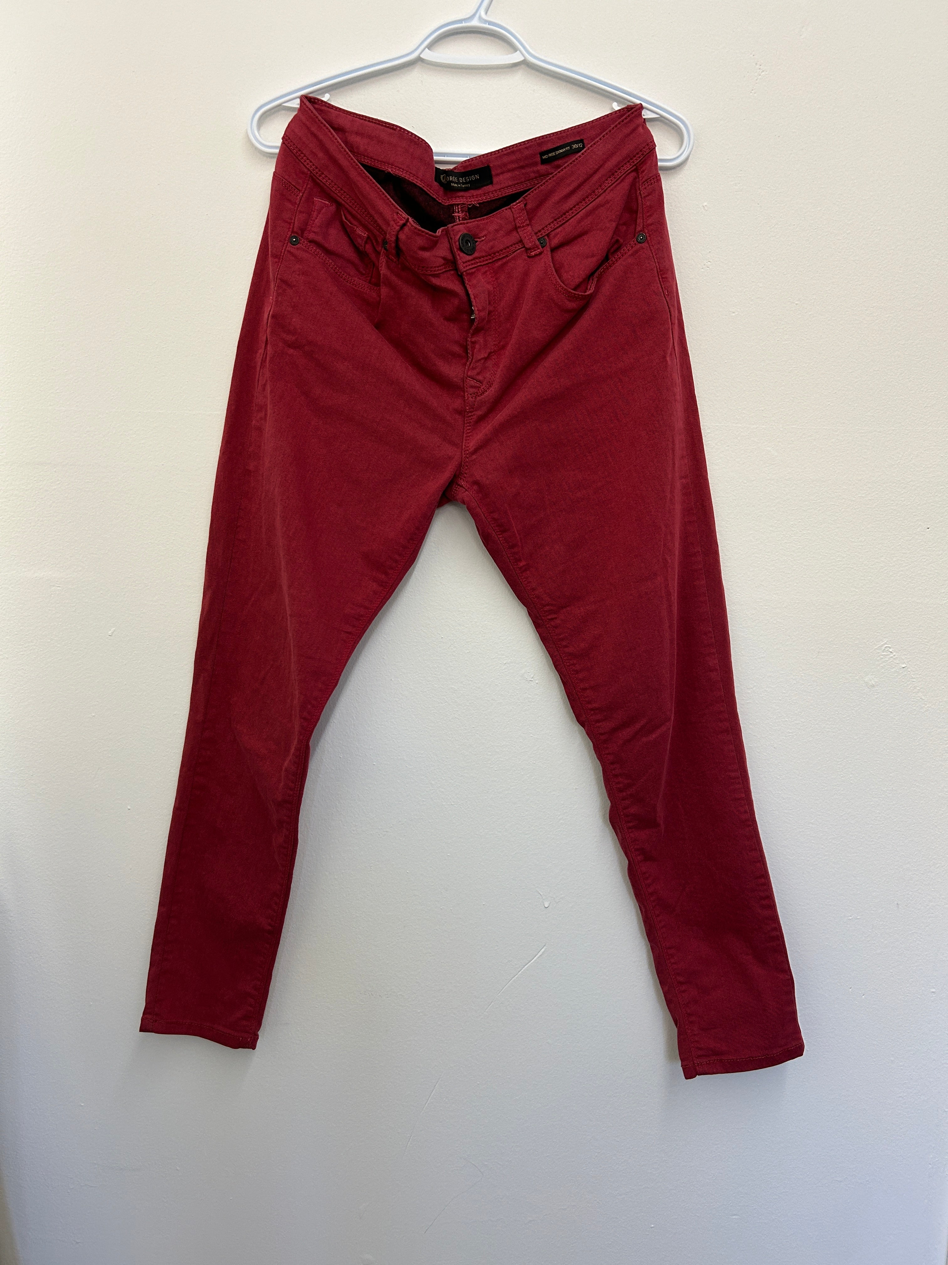 Pantalon rouge Mid Rise Skinny Fit – Dorée Design