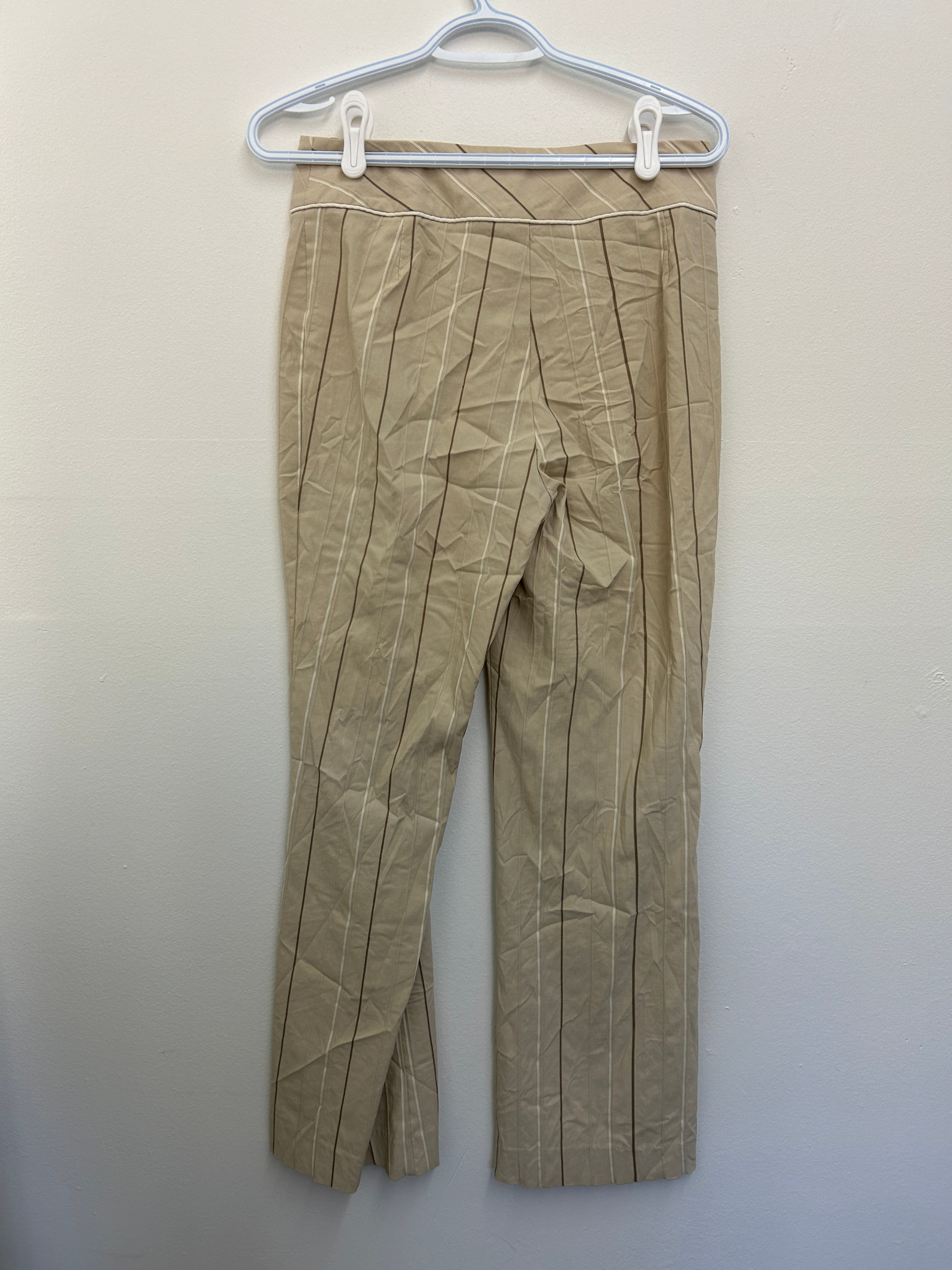 Pantalon à rayures beige – Grande boutonnière, jambe droite ample