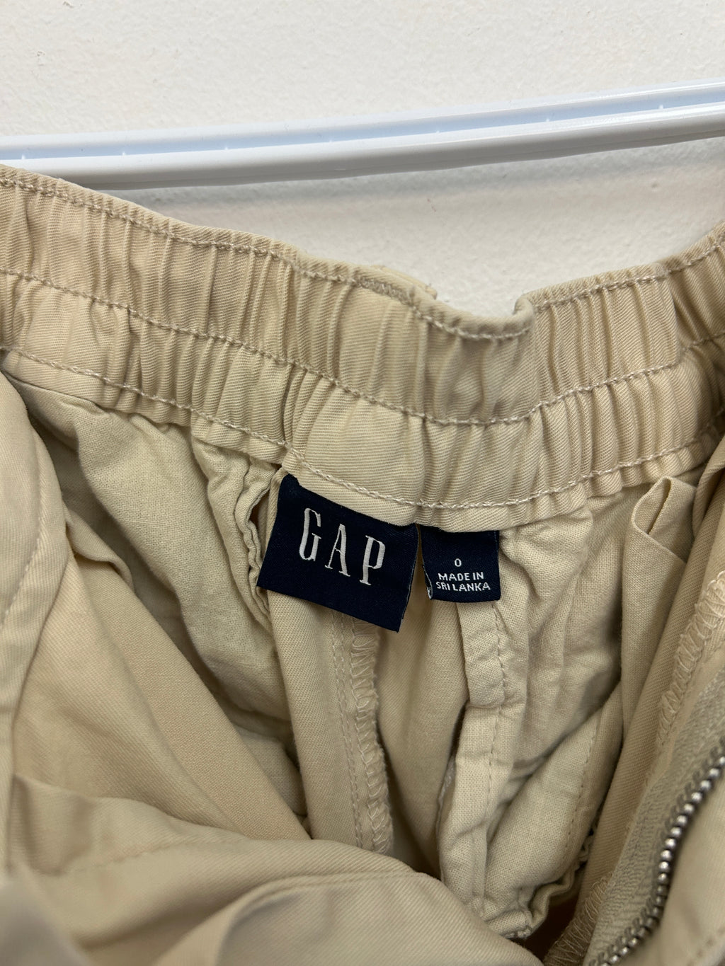 Pantalon chino beige – Taille mi-haute, jambe droite classique