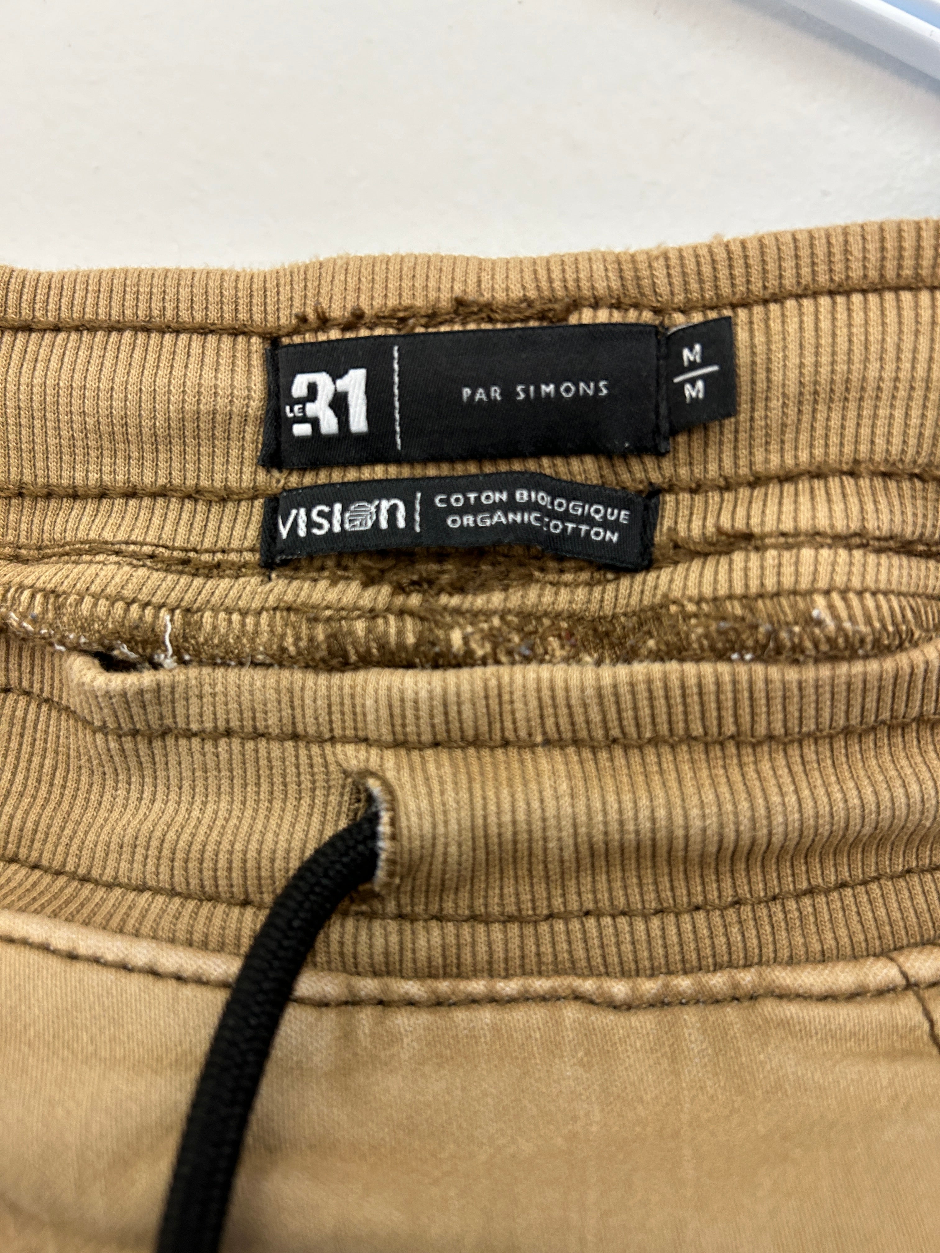 Pantalon jogger camel – Taille élastique, cordon noir, style urbain