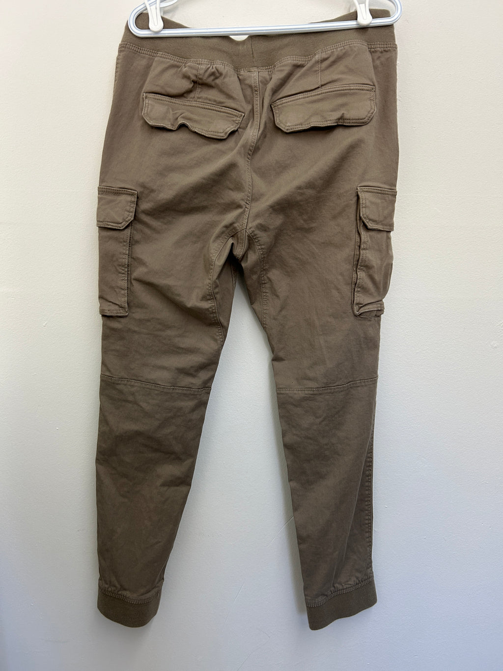 Pantalon cargo ajusté à taille élastique – Brun taupe coupe moulante