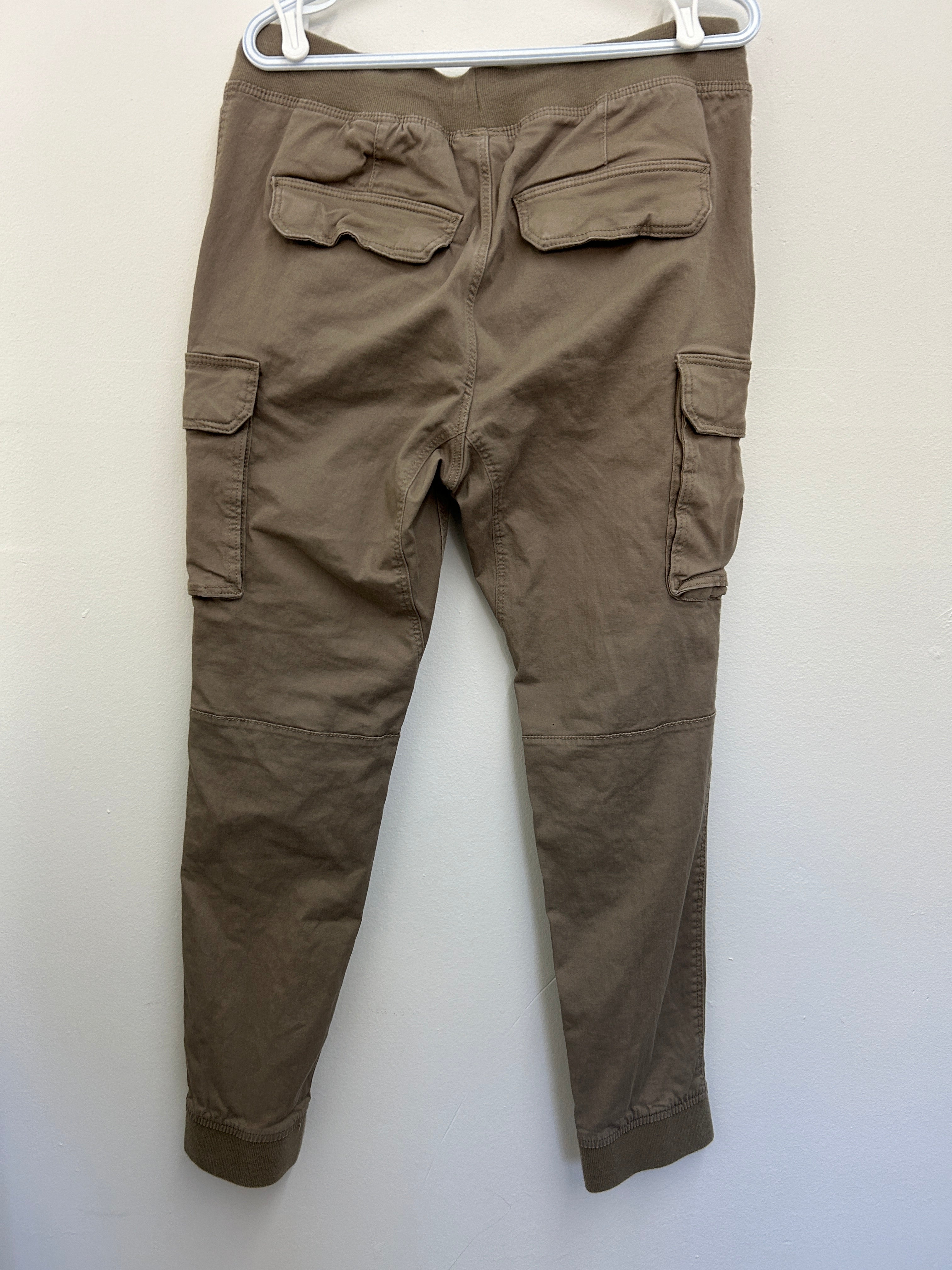 Pantalon cargo ajusté à taille élastique – Brun taupe coupe moulante