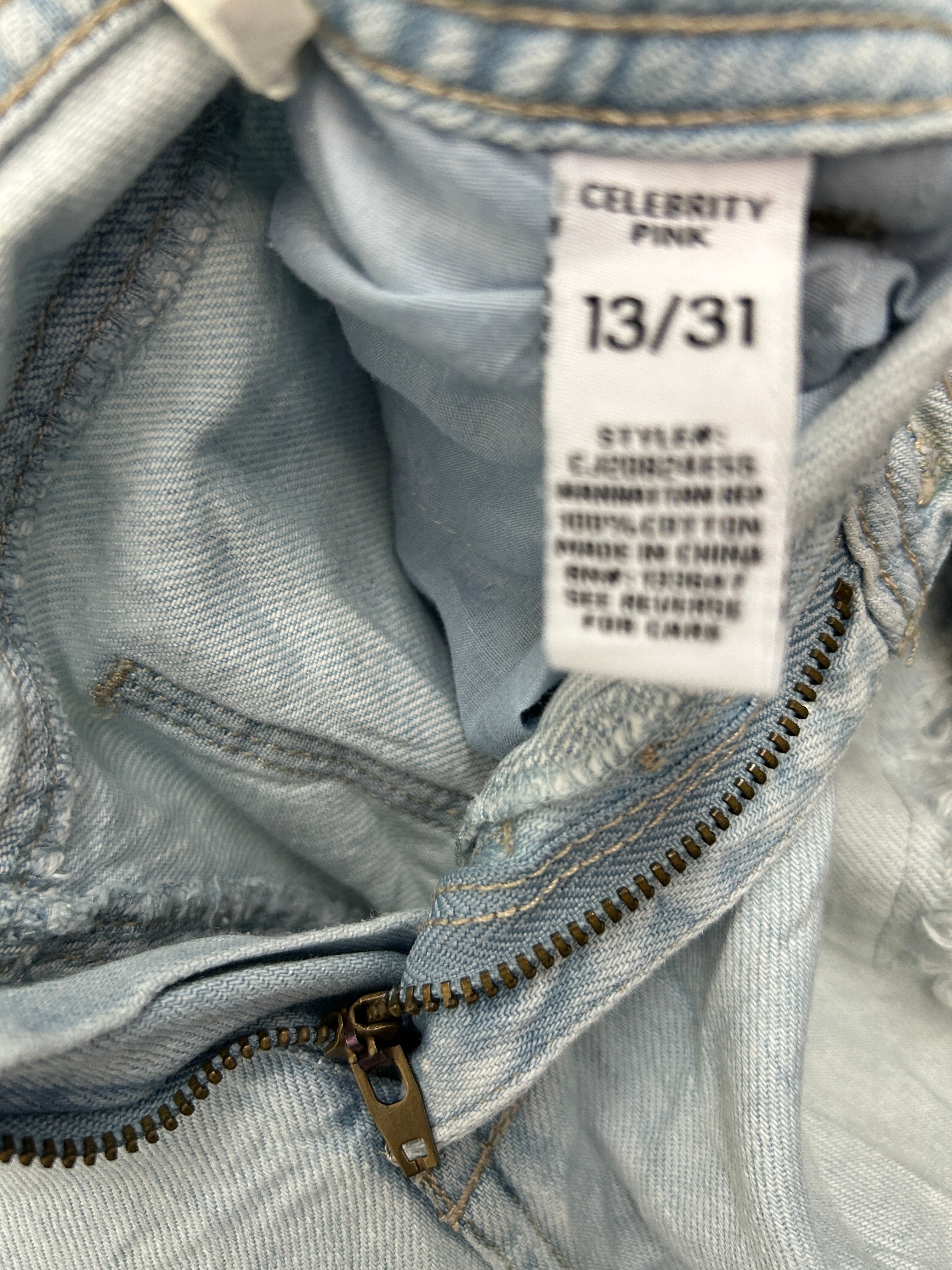 Jean bleu pâle usé à déchirures – Style décontracté tendance