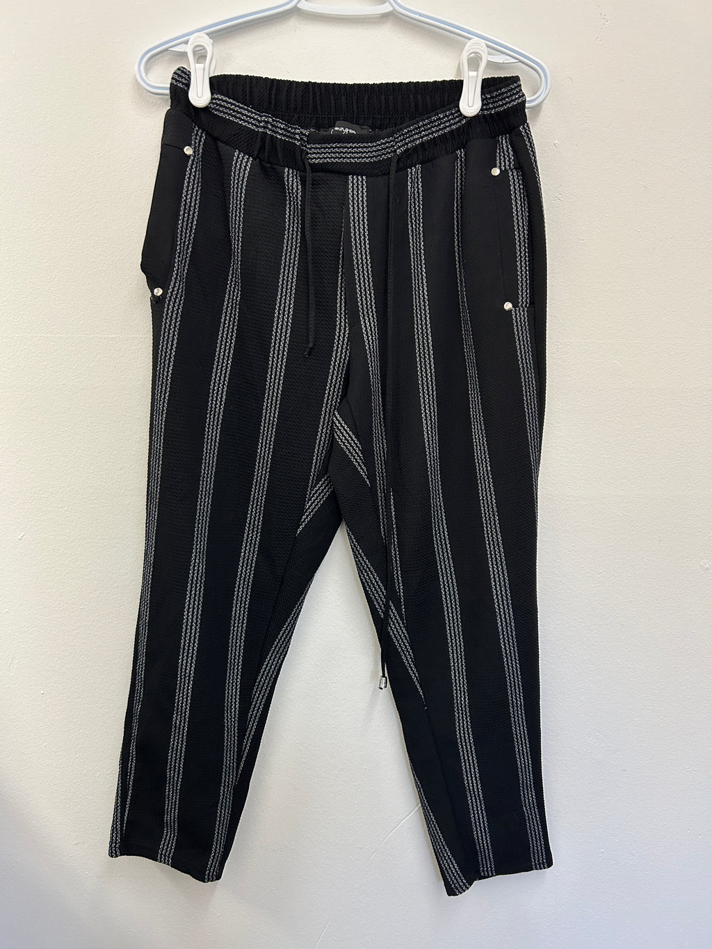 Lily Morgan | Pantalon rayé noir à cordon