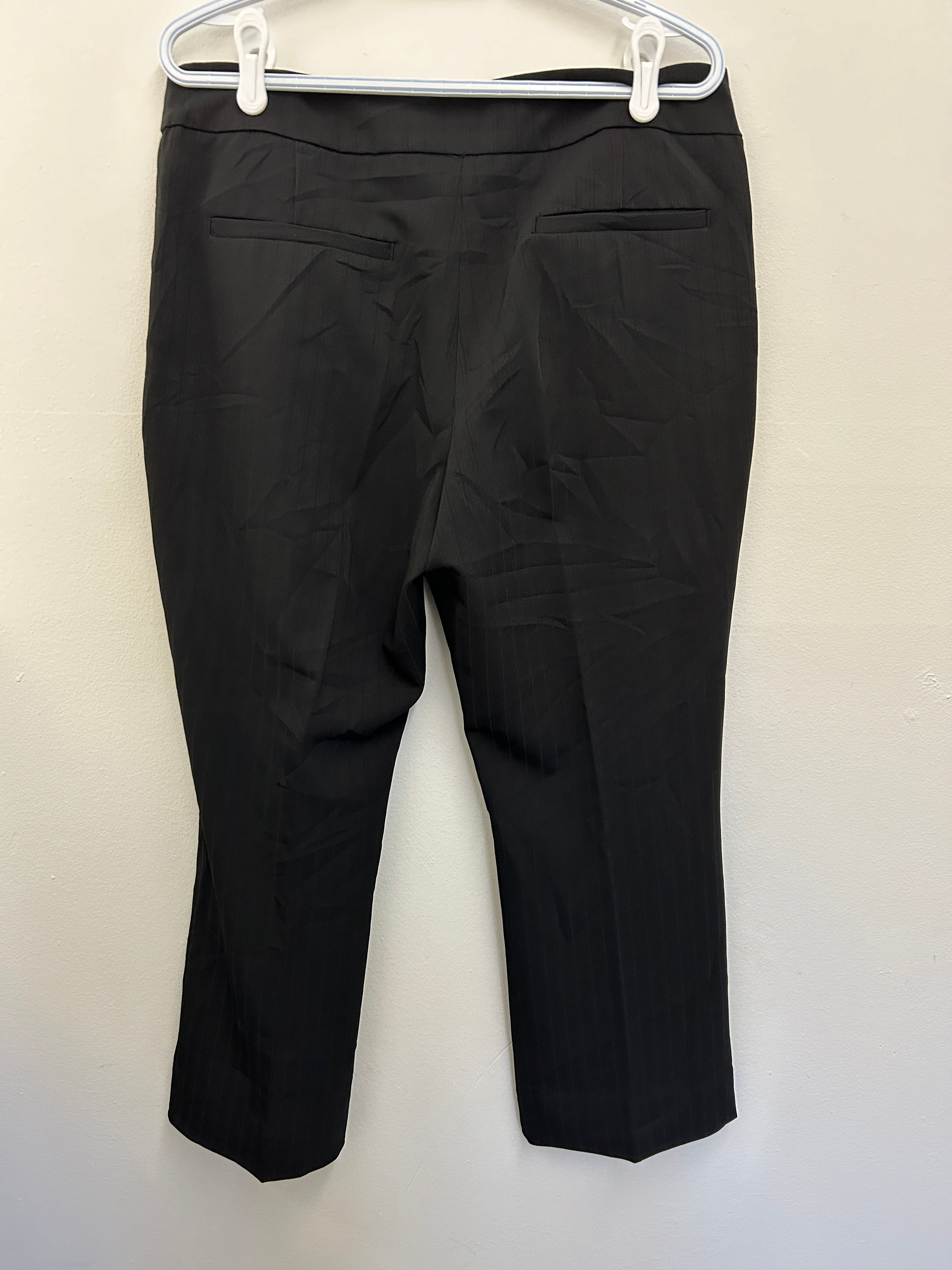 Marie Claire | Pantalon noir habillé à double bouton doré