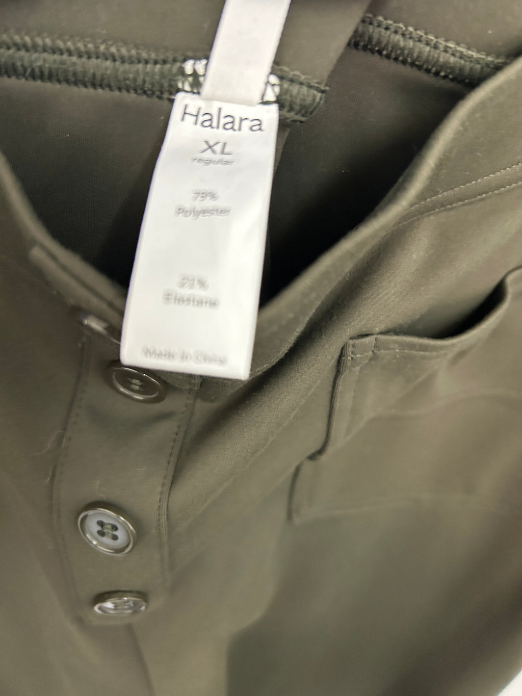 Halara | Pantalon vert à boutons avant