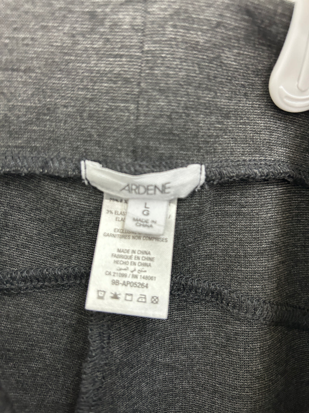 Pantalon gris à fermetures éclair décoratives