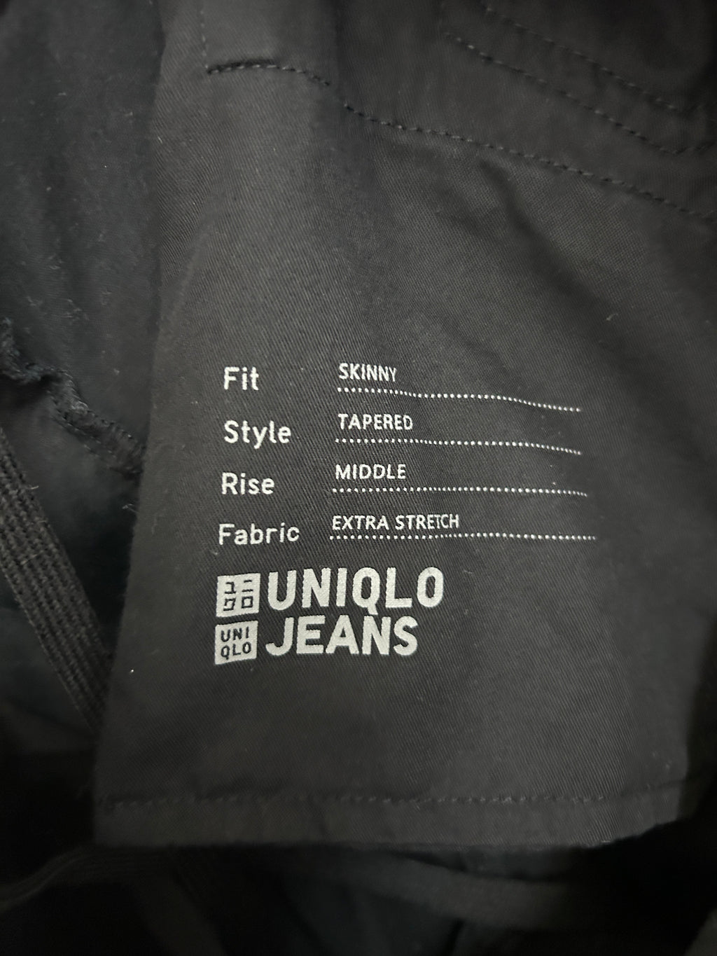 UNIQLO | Pantalon noir coupe ajustée