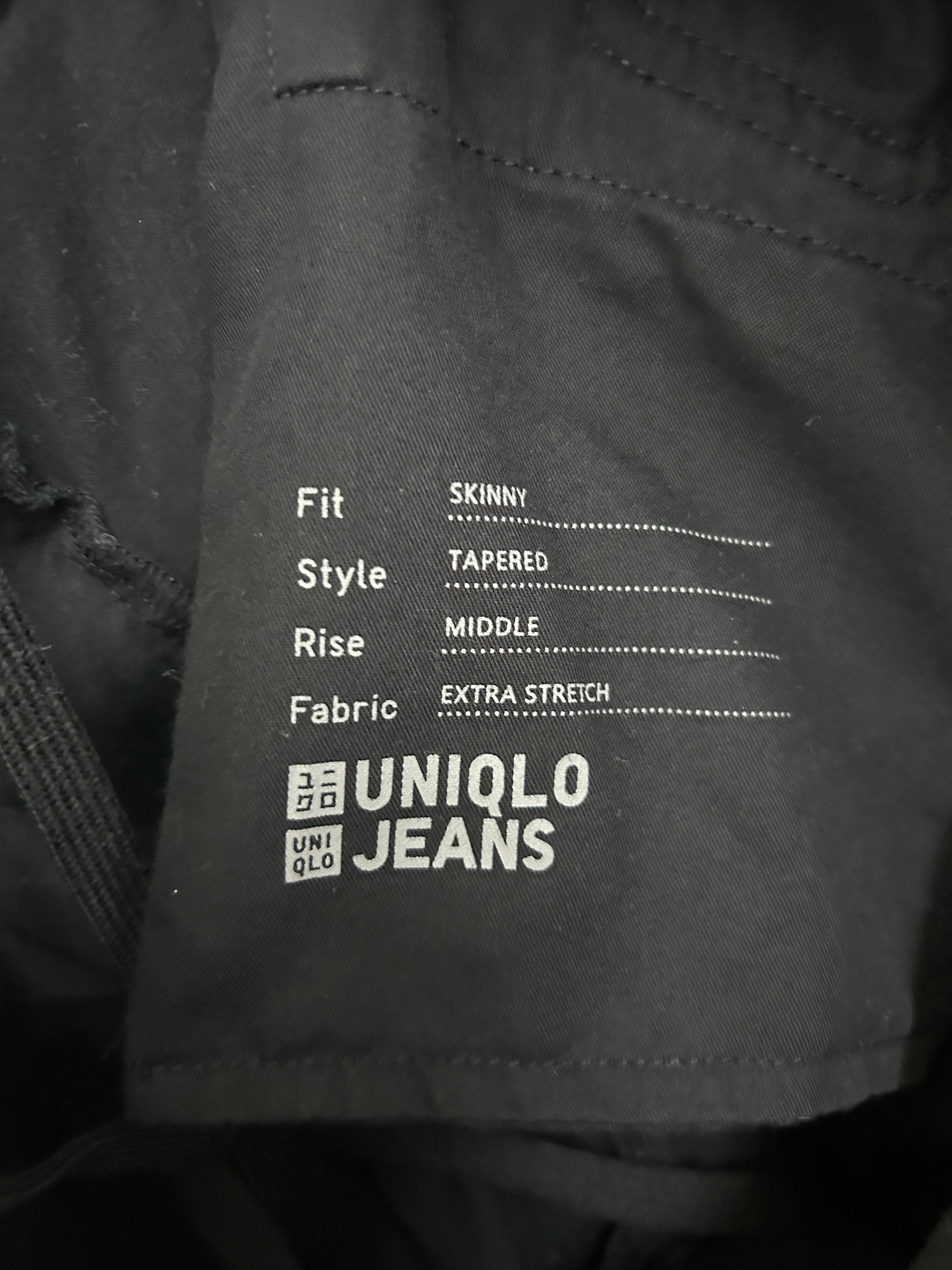 UNIQLO | Pantalon noir coupe ajustée