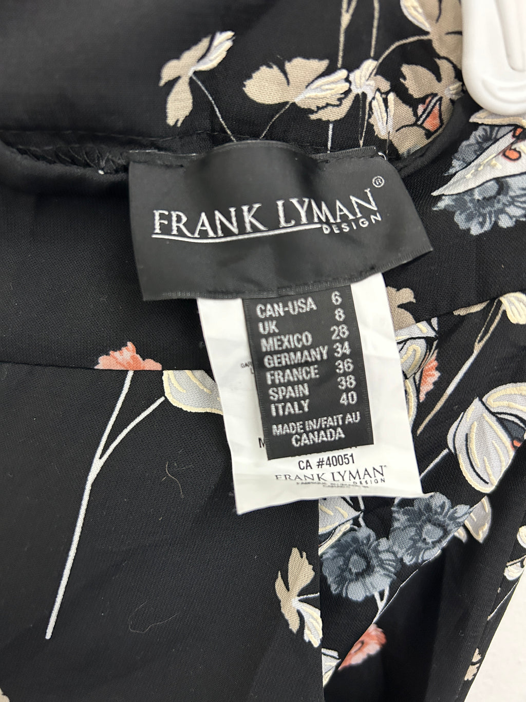 Pantalon fleuri noir avec fermeture arrière