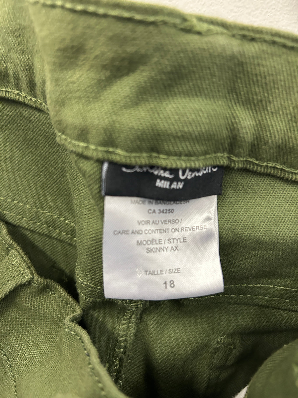 Pantalon vert olive coupe ajustée