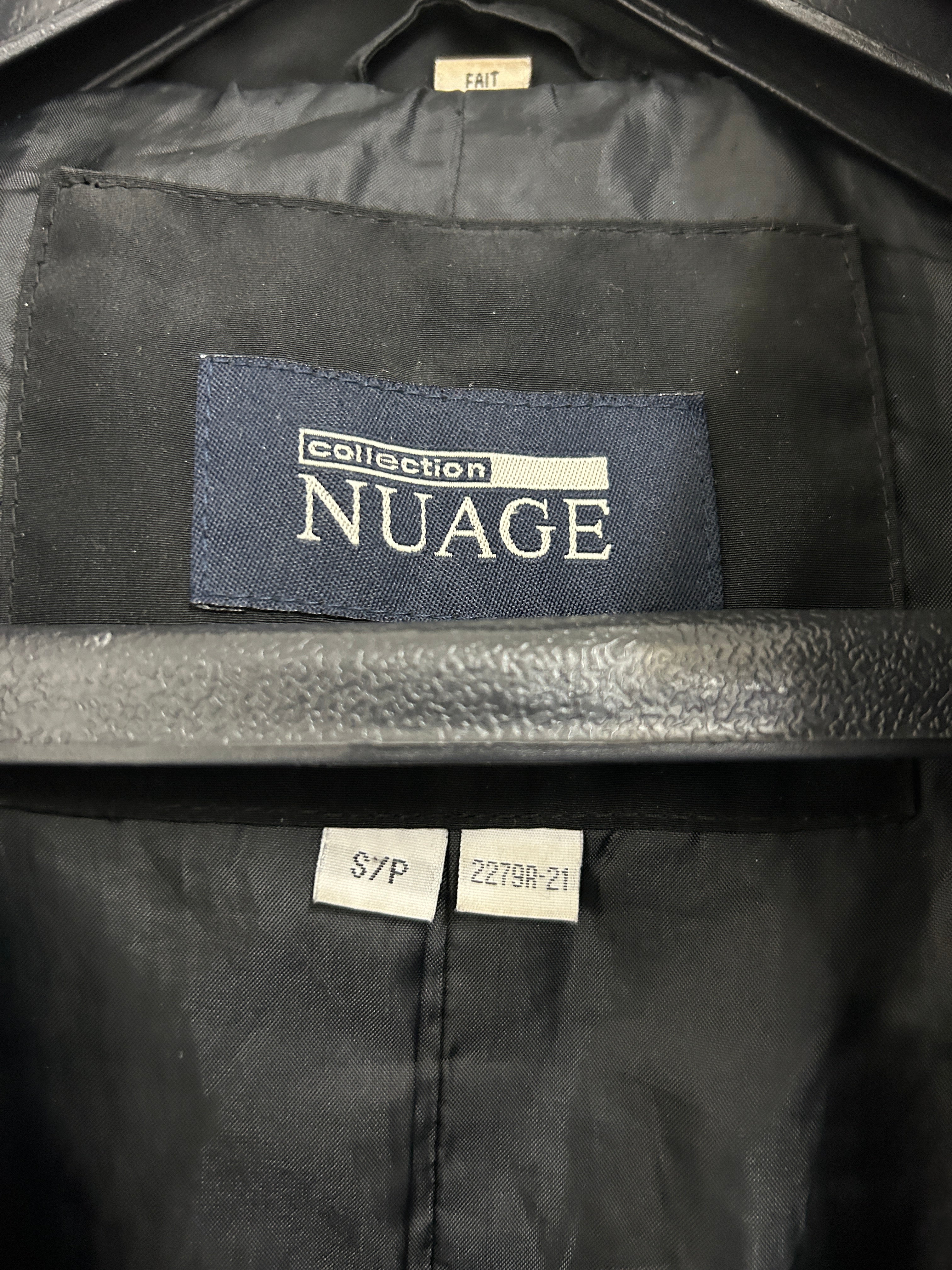 Manteau long noir à capuchon et fausse fourrure
