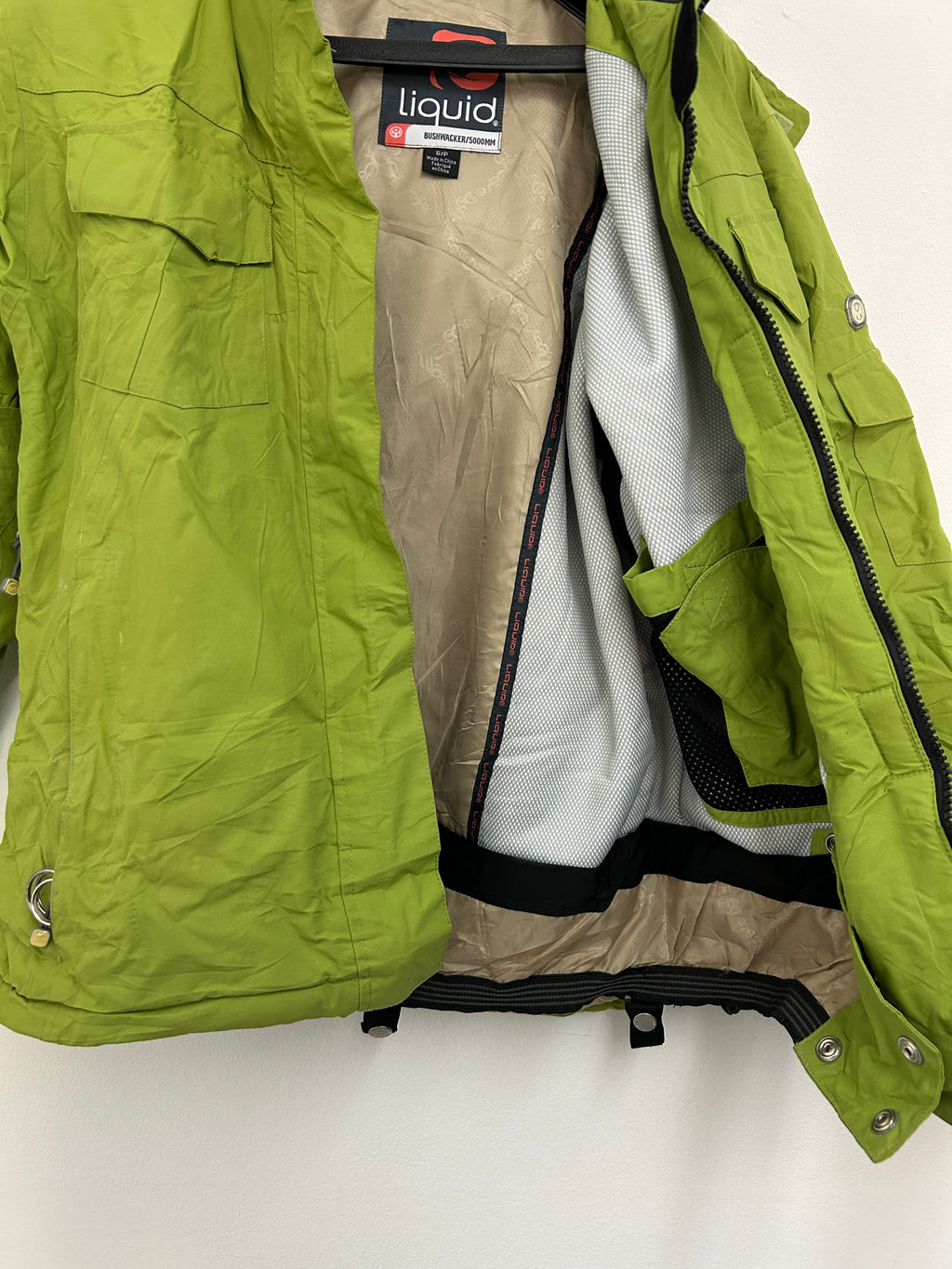 Liquid | Manteau vert avec capuchon amovible – respirant et coupe-vent