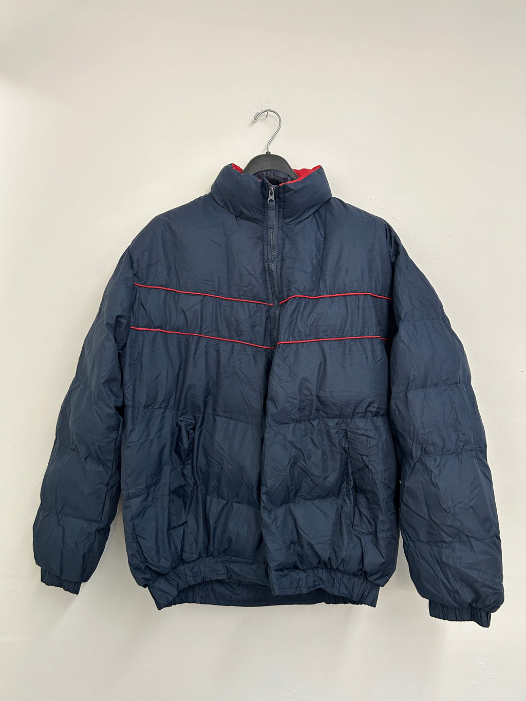 Manteau matelassé bleu marine – isolant et confortable