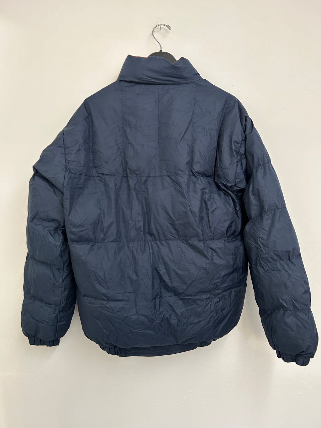 Manteau matelassé bleu marine – isolant et confortable