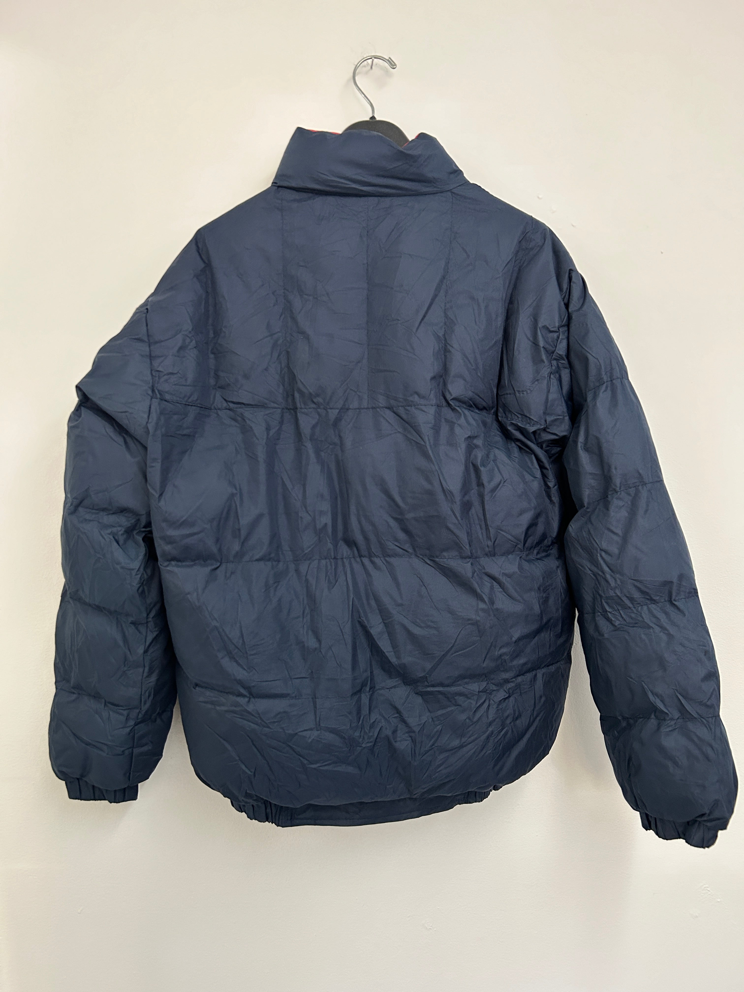 Manteau matelassé bleu marine – isolant et confortable