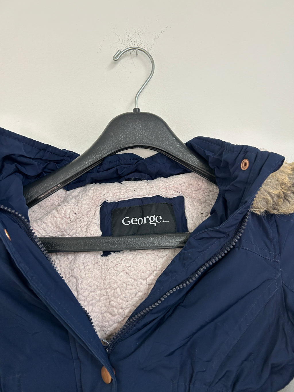 Manteau long bleu marine – intérieur rose en fausse laine de mouton