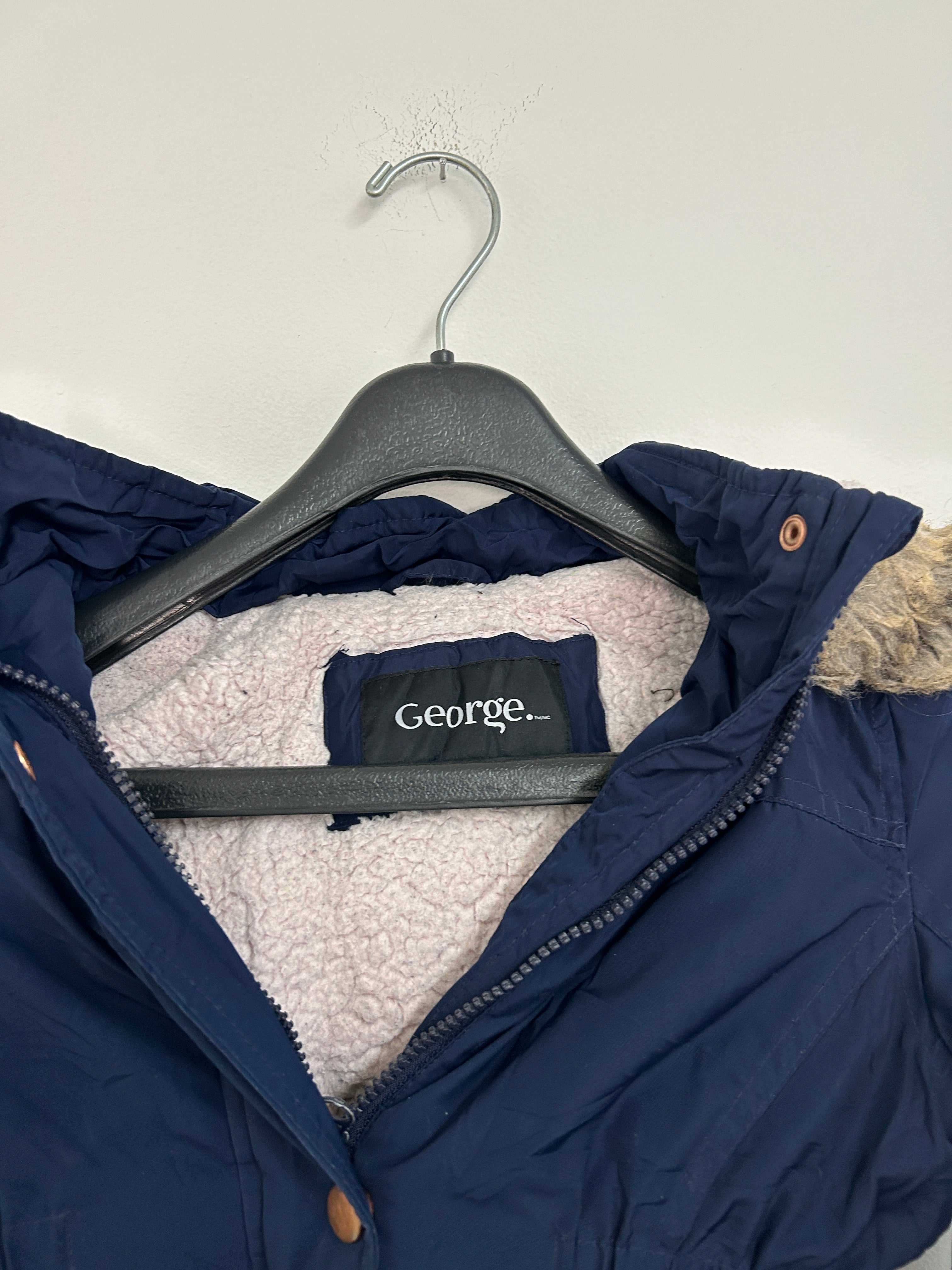 Manteau long bleu marine – intérieur rose en fausse laine de mouton