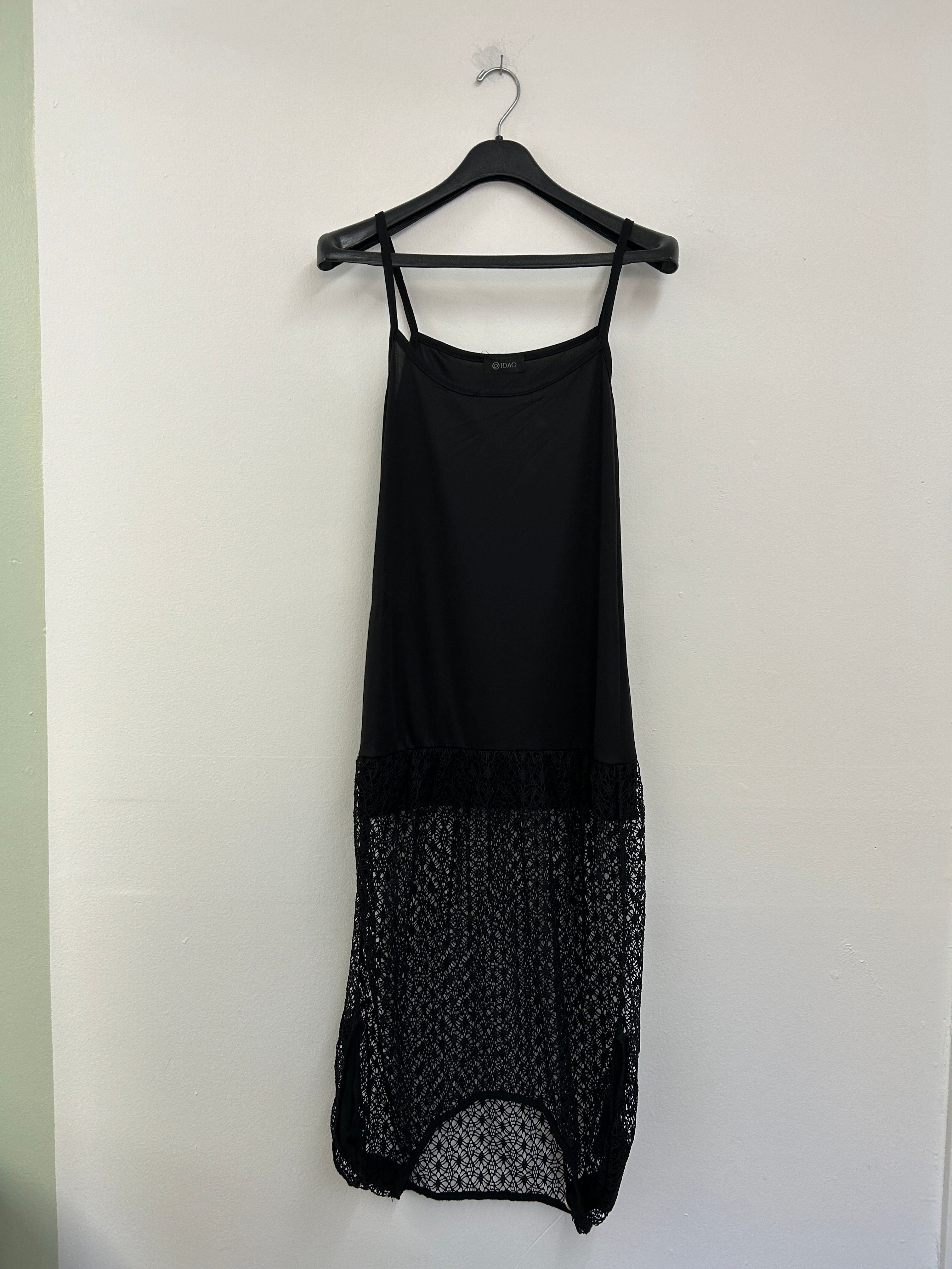 Didao | Robe noire à fines bretelles et dentelle transparente