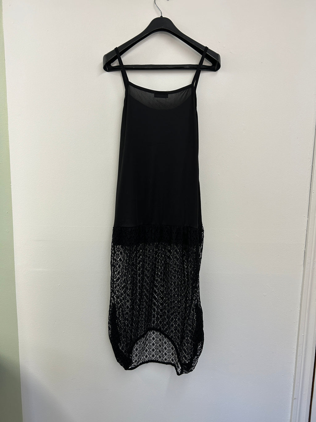 Didao | Robe noire à fines bretelles et dentelle transparente