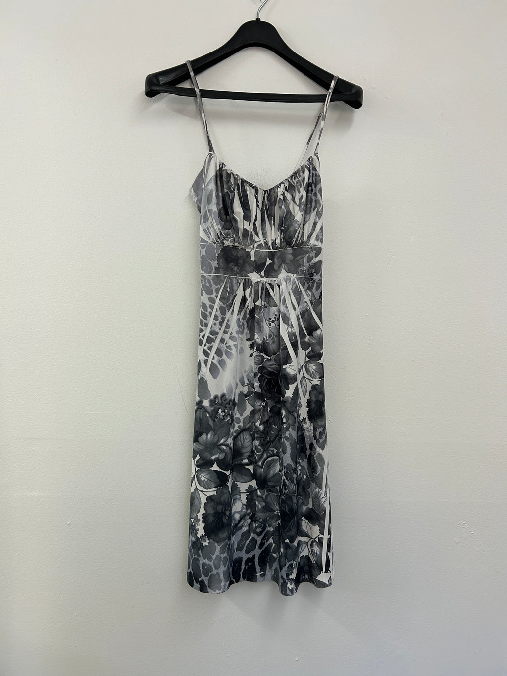 Colori | Robe à fines bretelles imprimée noir et blanc