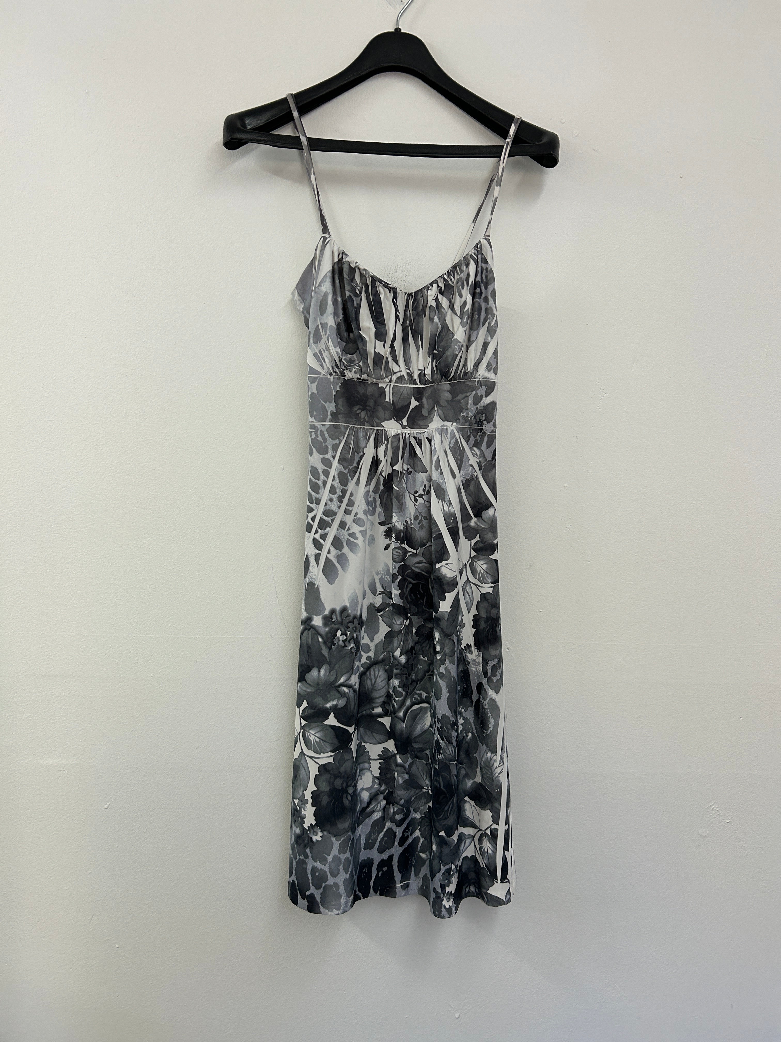 Colori | Robe à fines bretelles imprimée noir et blanc