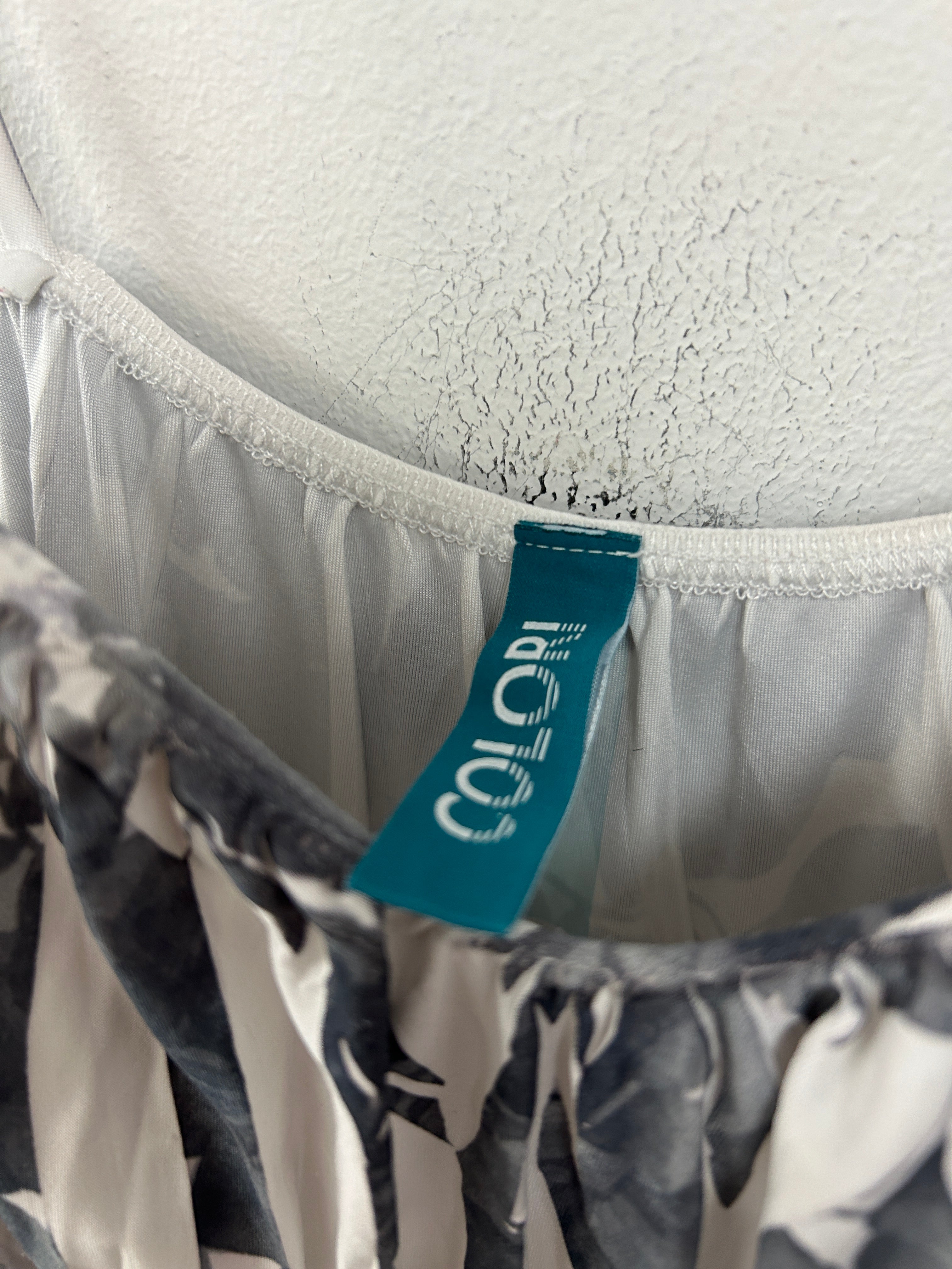 Colori | Robe à fines bretelles imprimée noir et blanc