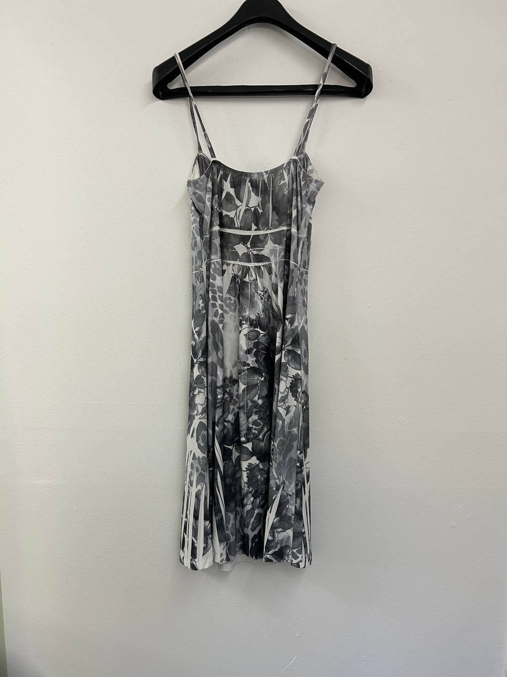 Colori | Robe à fines bretelles imprimée noir et blanc