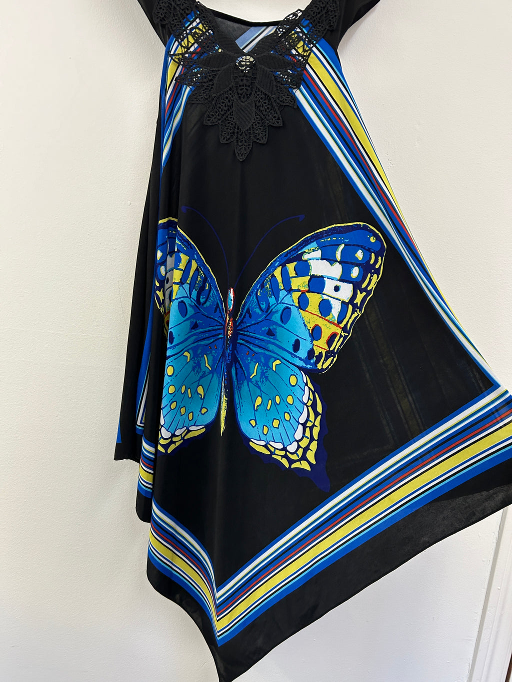 Robe papillon fluide — motif bleu vibrant