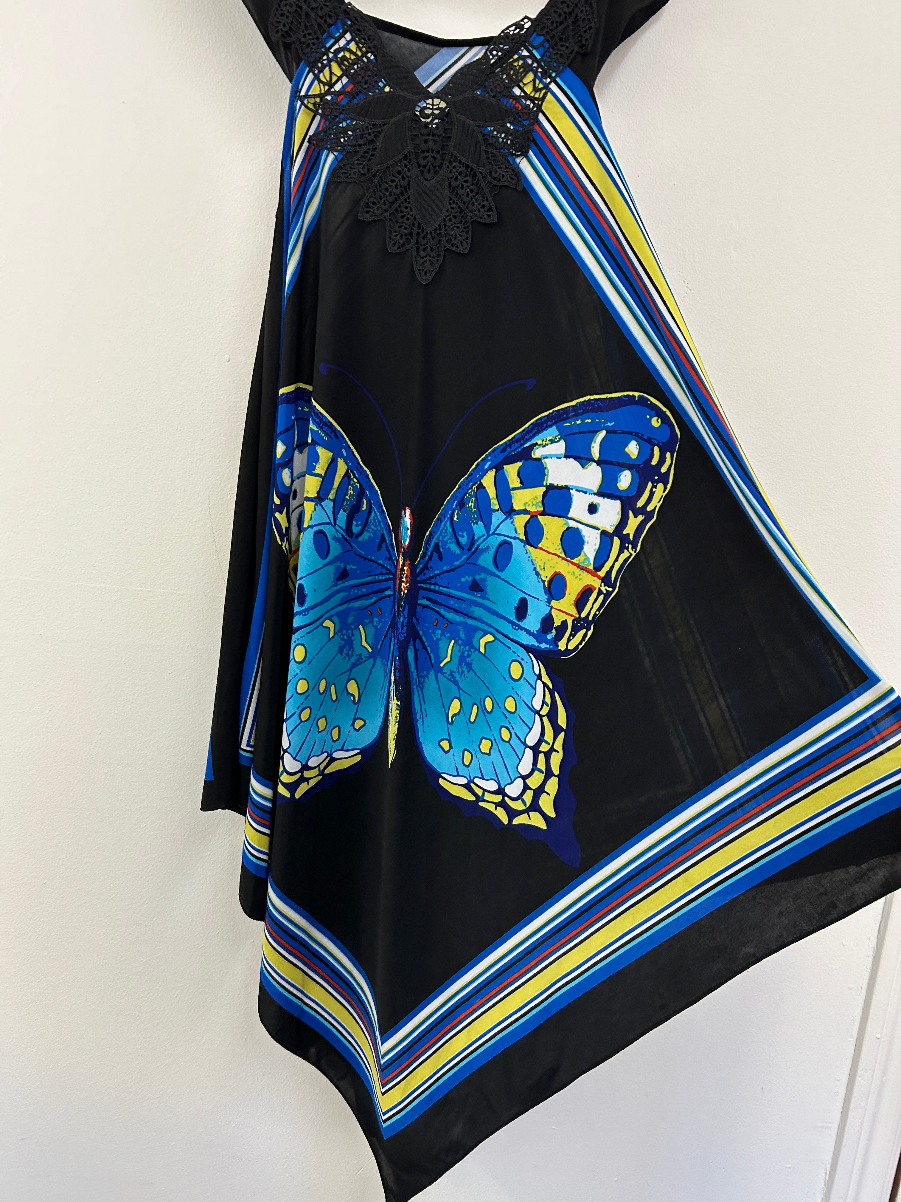 Robe papillon fluide — motif bleu vibrant