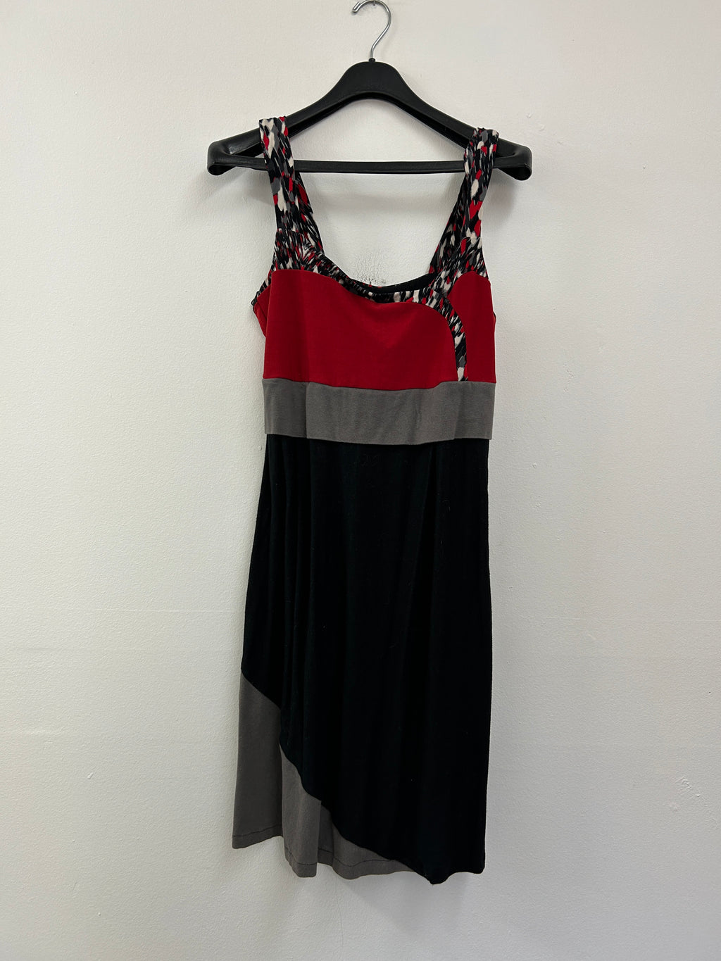 Robe bicolore à empiècements – Style graphique et moderne