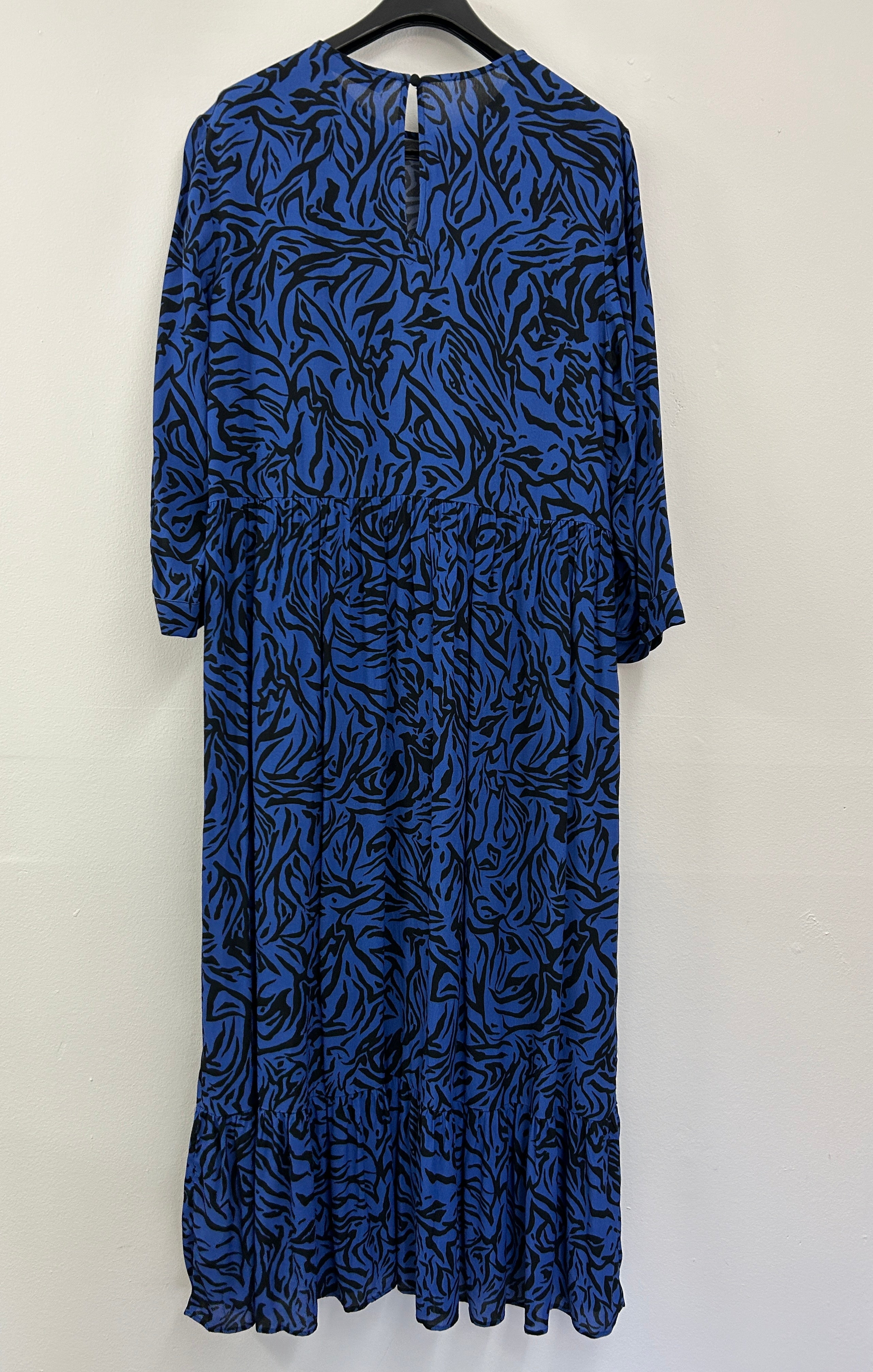 Robe fluide imprimé bleu zébré – Zara