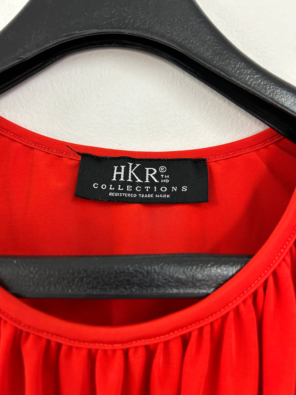 Robe orange fluide plissée – HKR