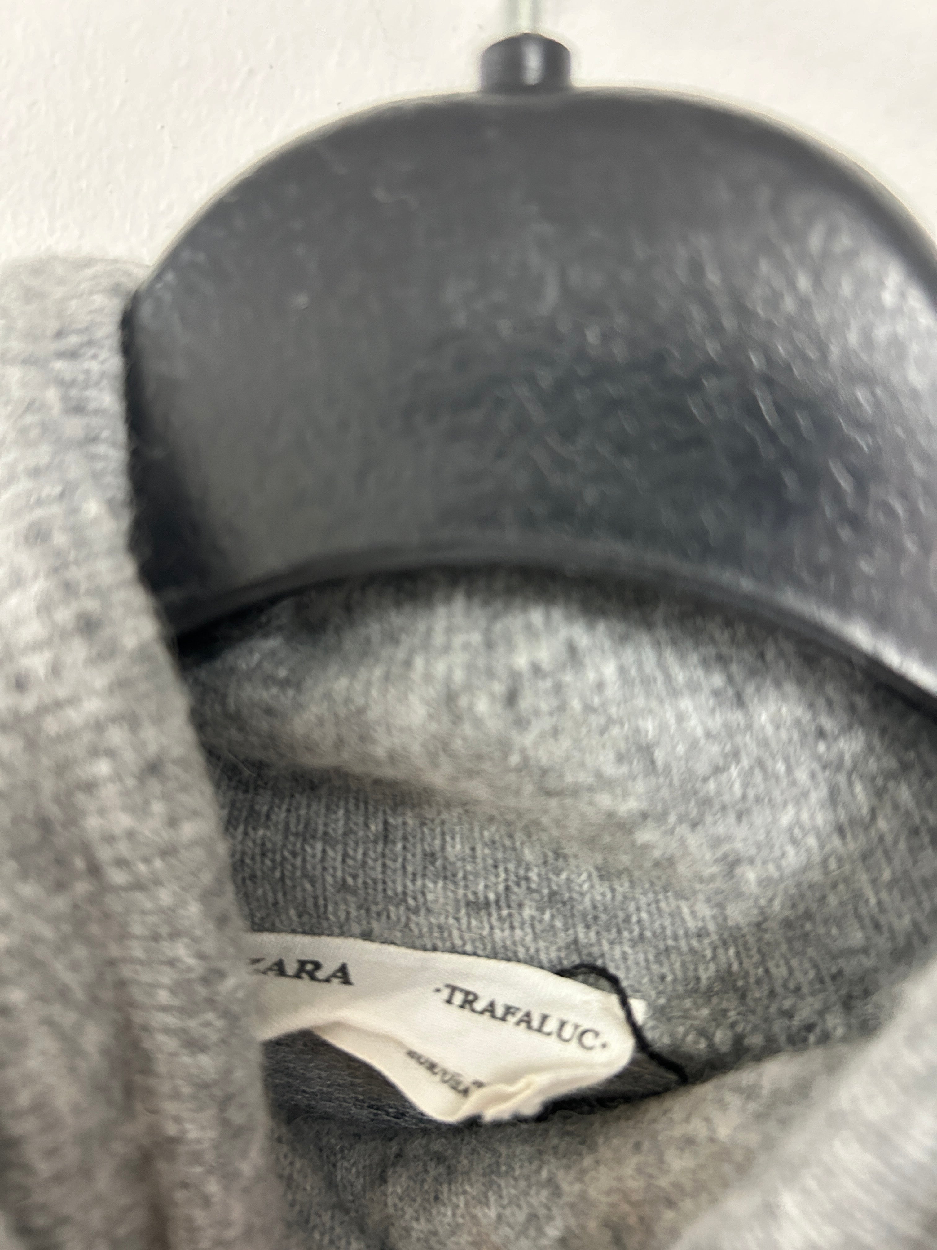 Robe pull col roulé grise – Zara