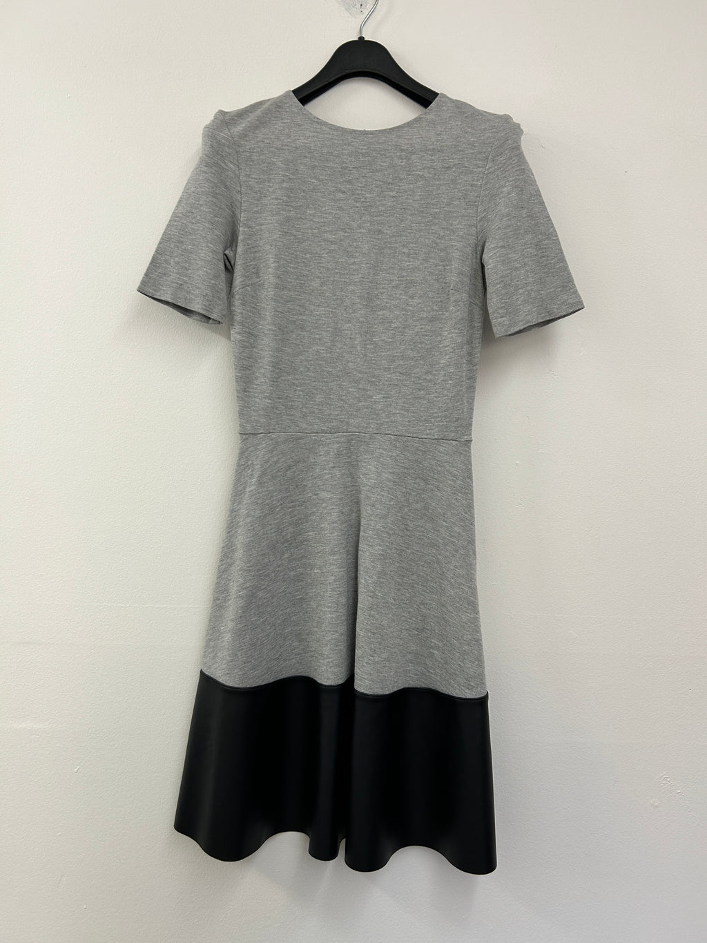 Robe grise bicolore à finition nylon – Necessary Objects