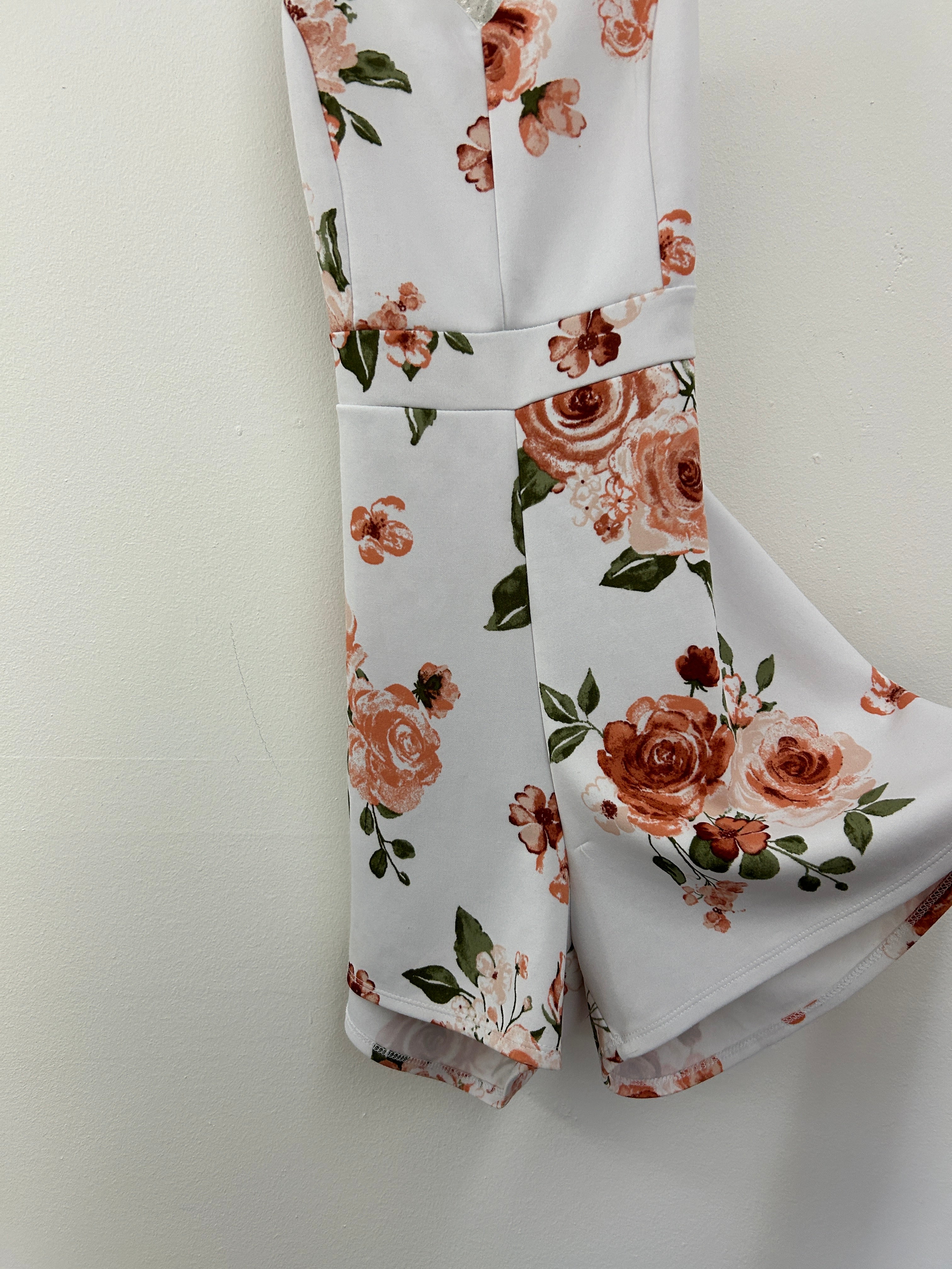 Combishort fleurie à dentelle – Élégance estivale