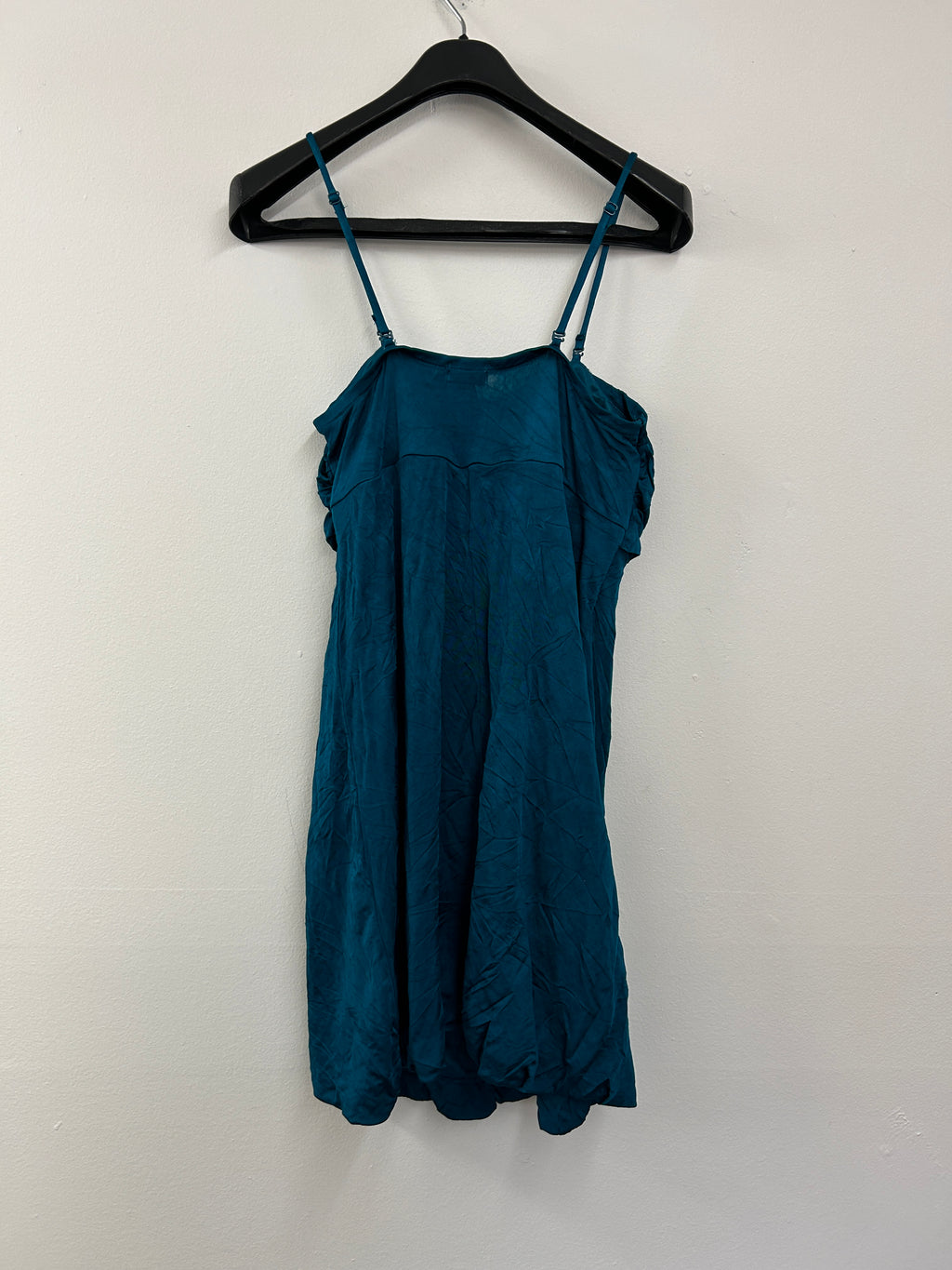 Robe bleu sarcelle à bretelles fines – Dynamite