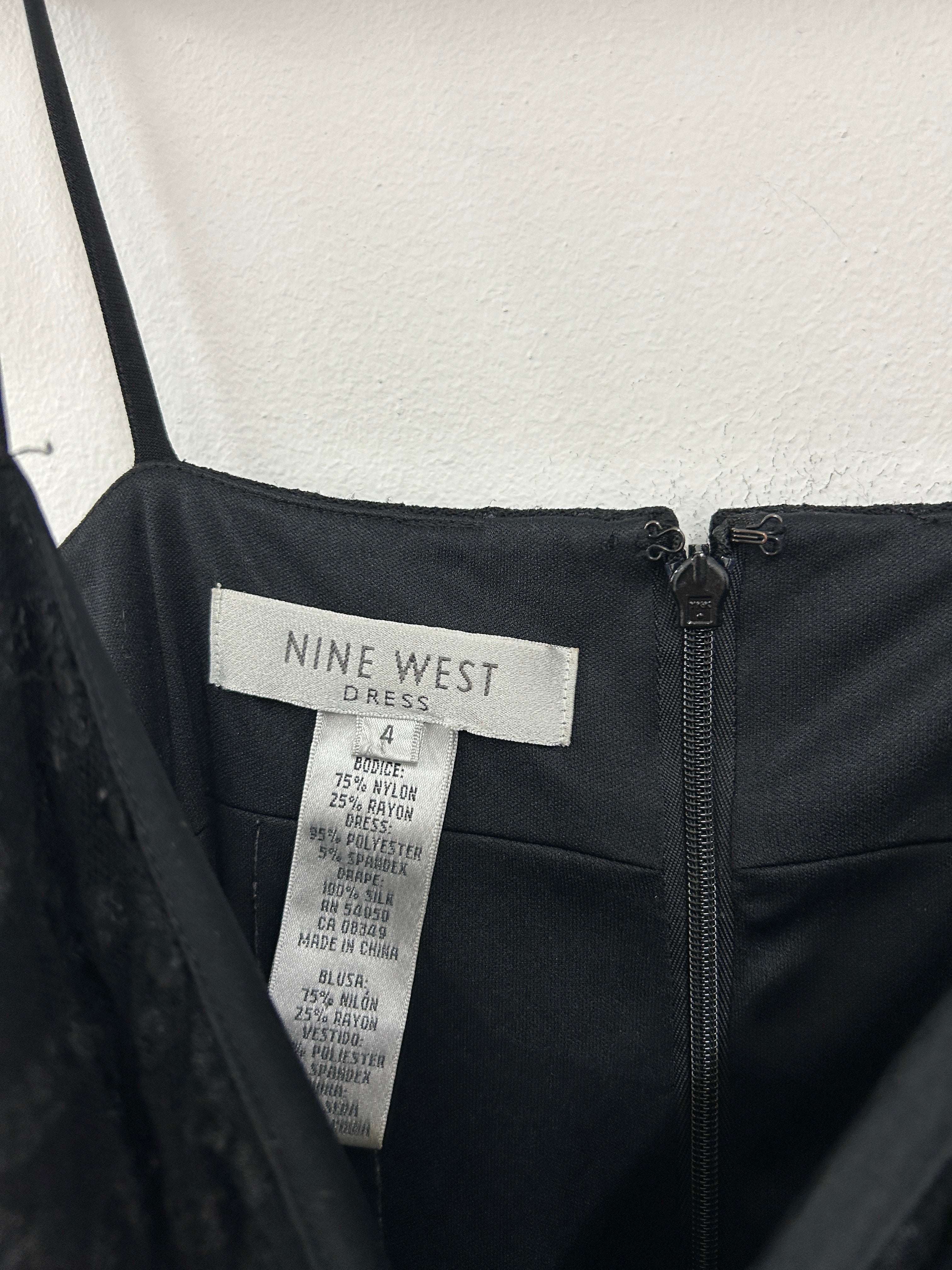 Robe noire élégante à fines bretelles – Nine West