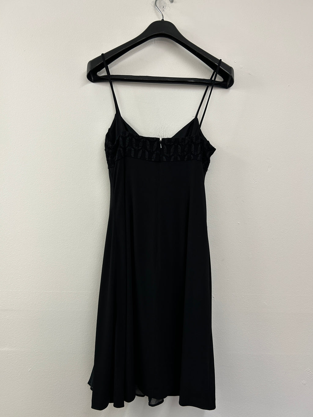 Robe noire élégante à fines bretelles – Nine West