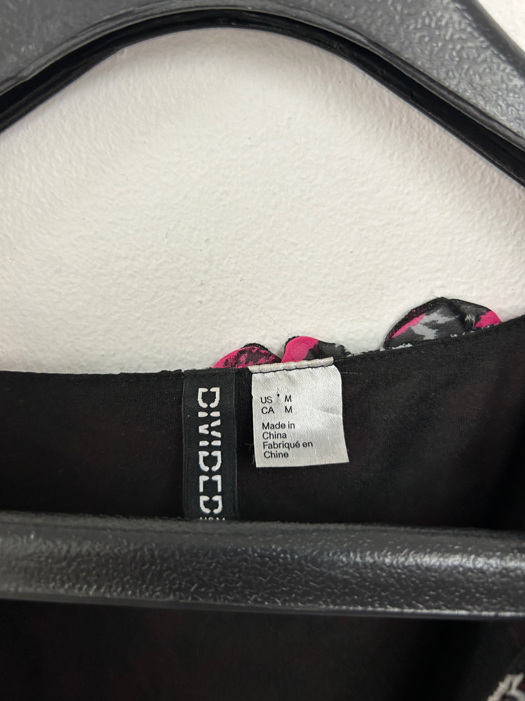 Robe fleurie rouge et rose à volants – H&M