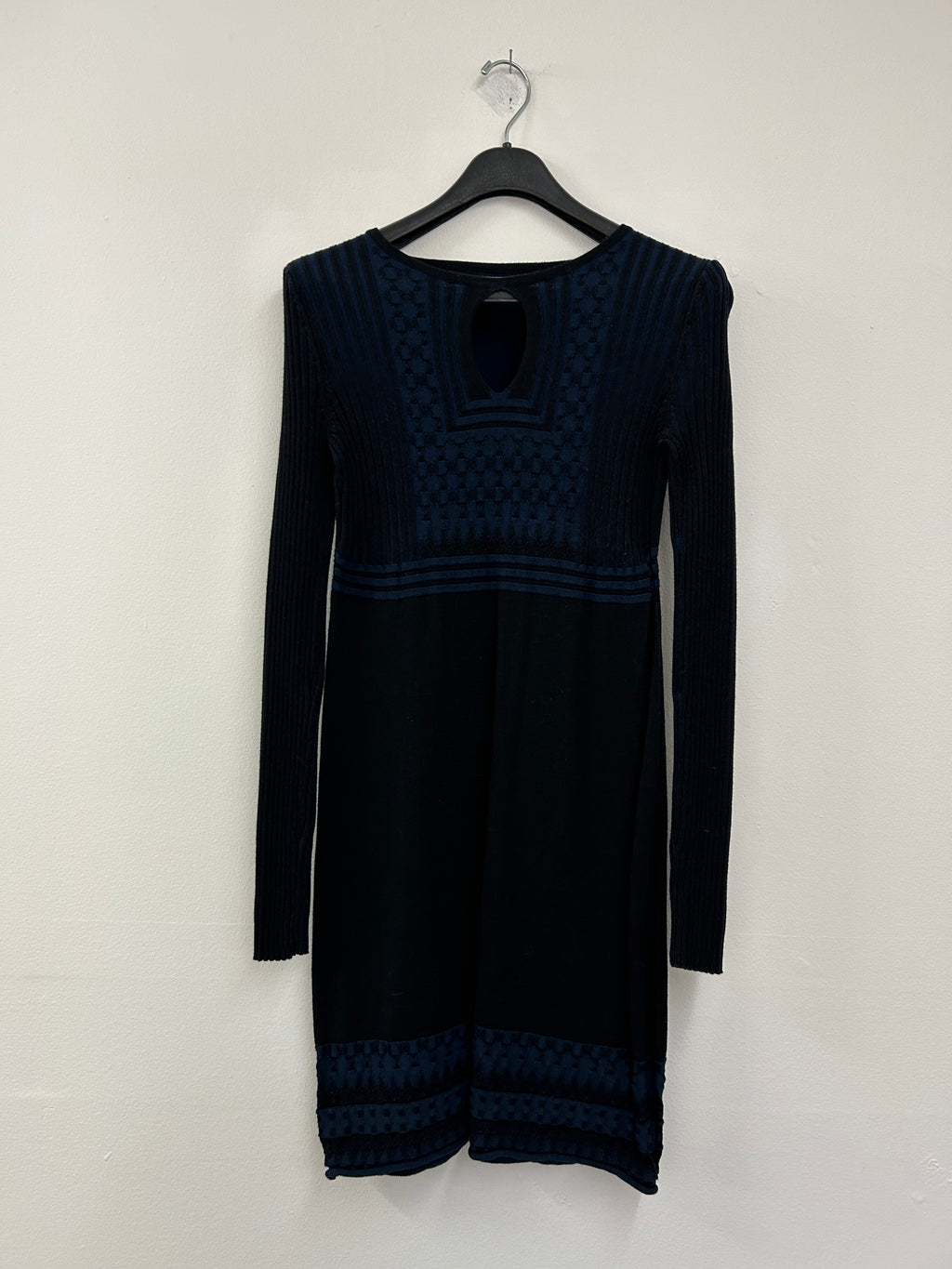 Robe tricot bicolore bleu foncé et noire – Max Studio