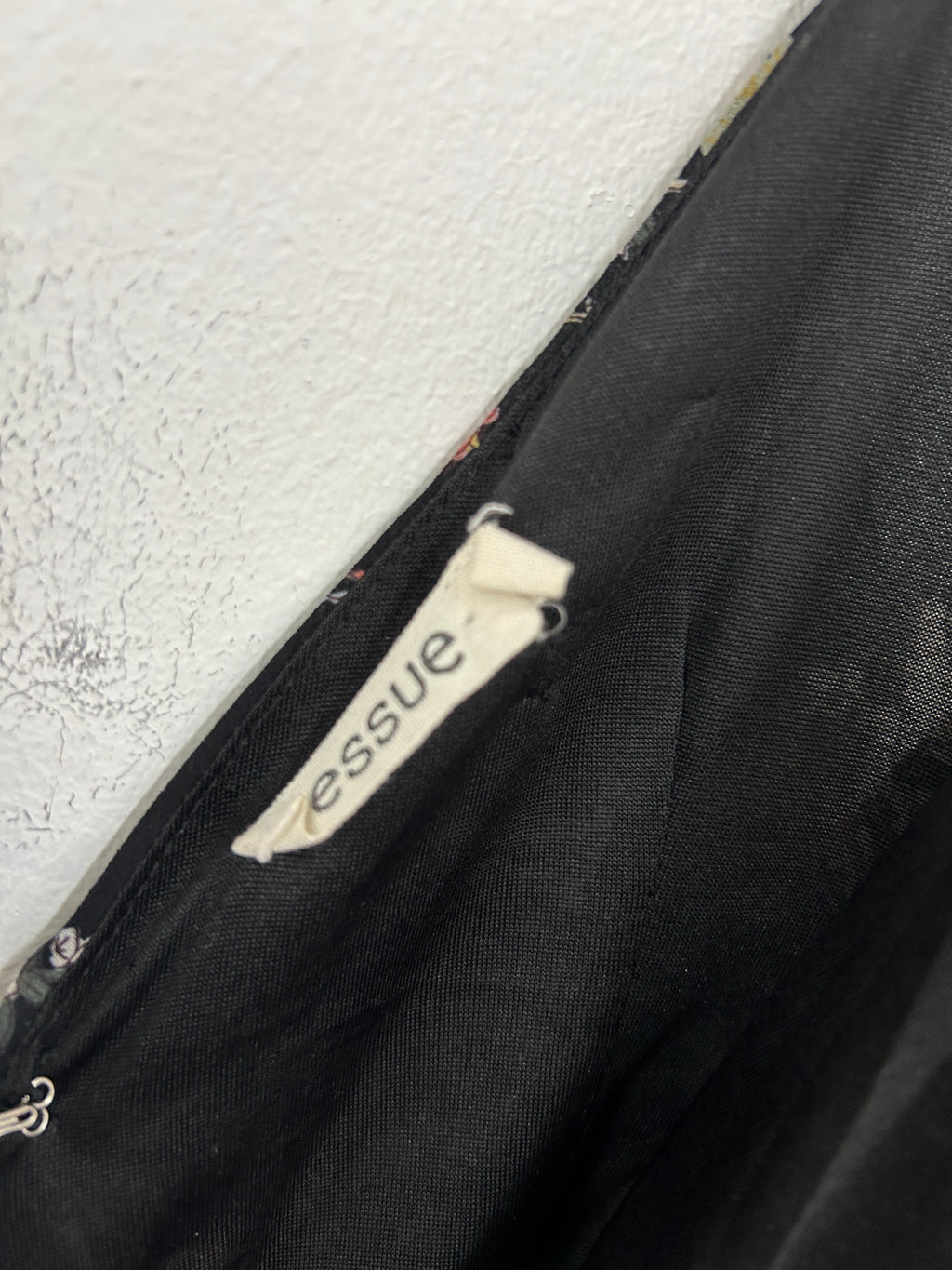 Robe fluide fleurie noire – Essue