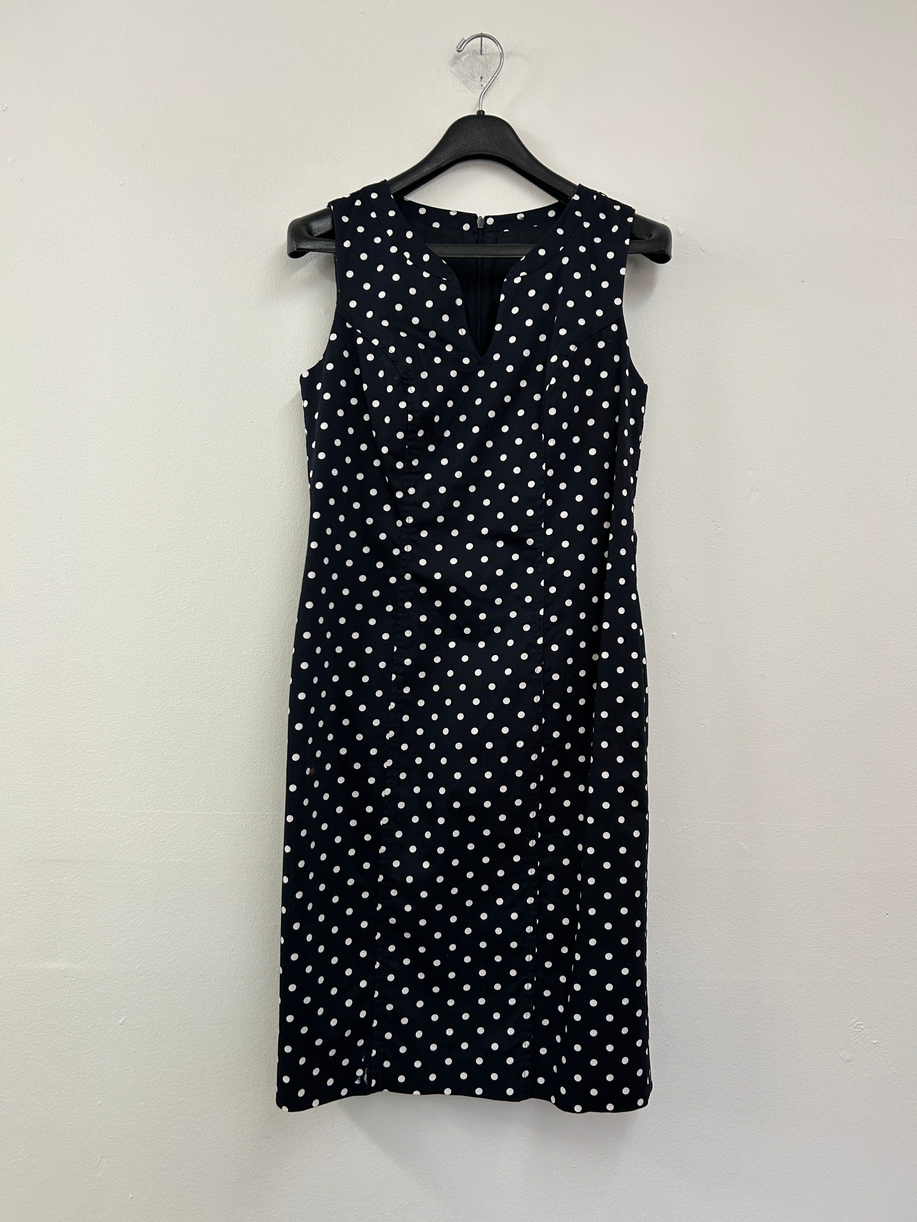 Robe à pois noir et blanc – Classique chic