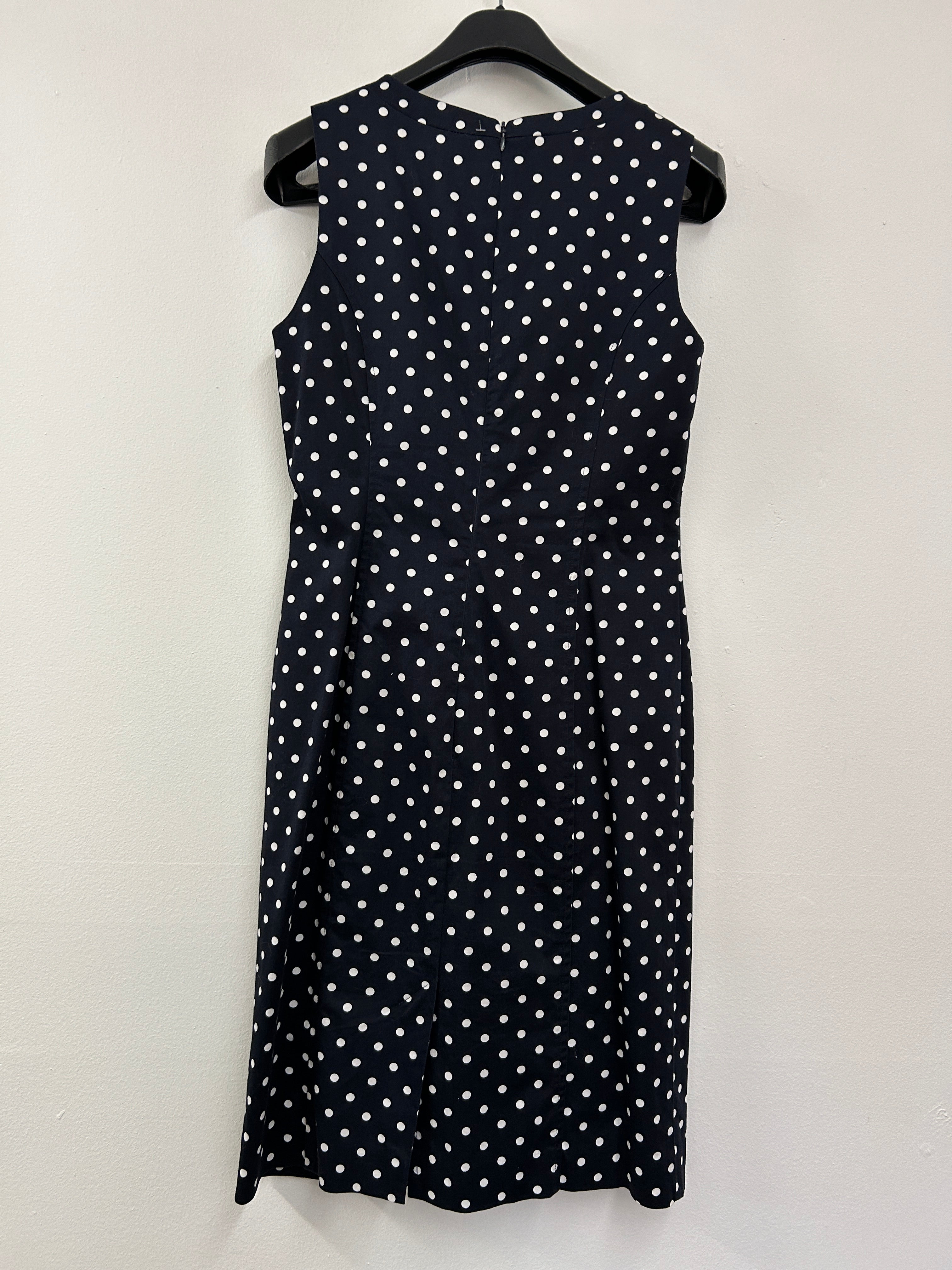 Robe à pois noir et blanc – Classique chic