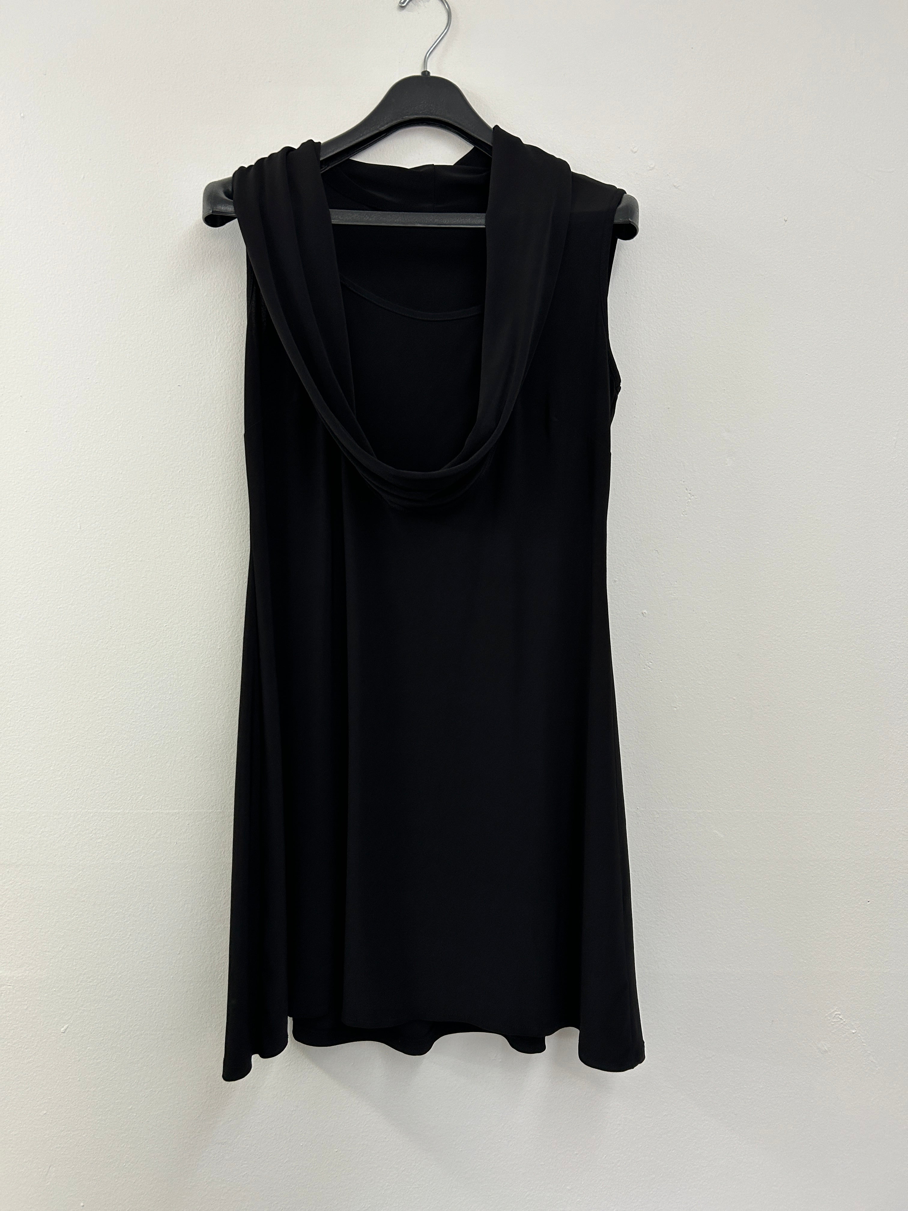 Robe noire structurée