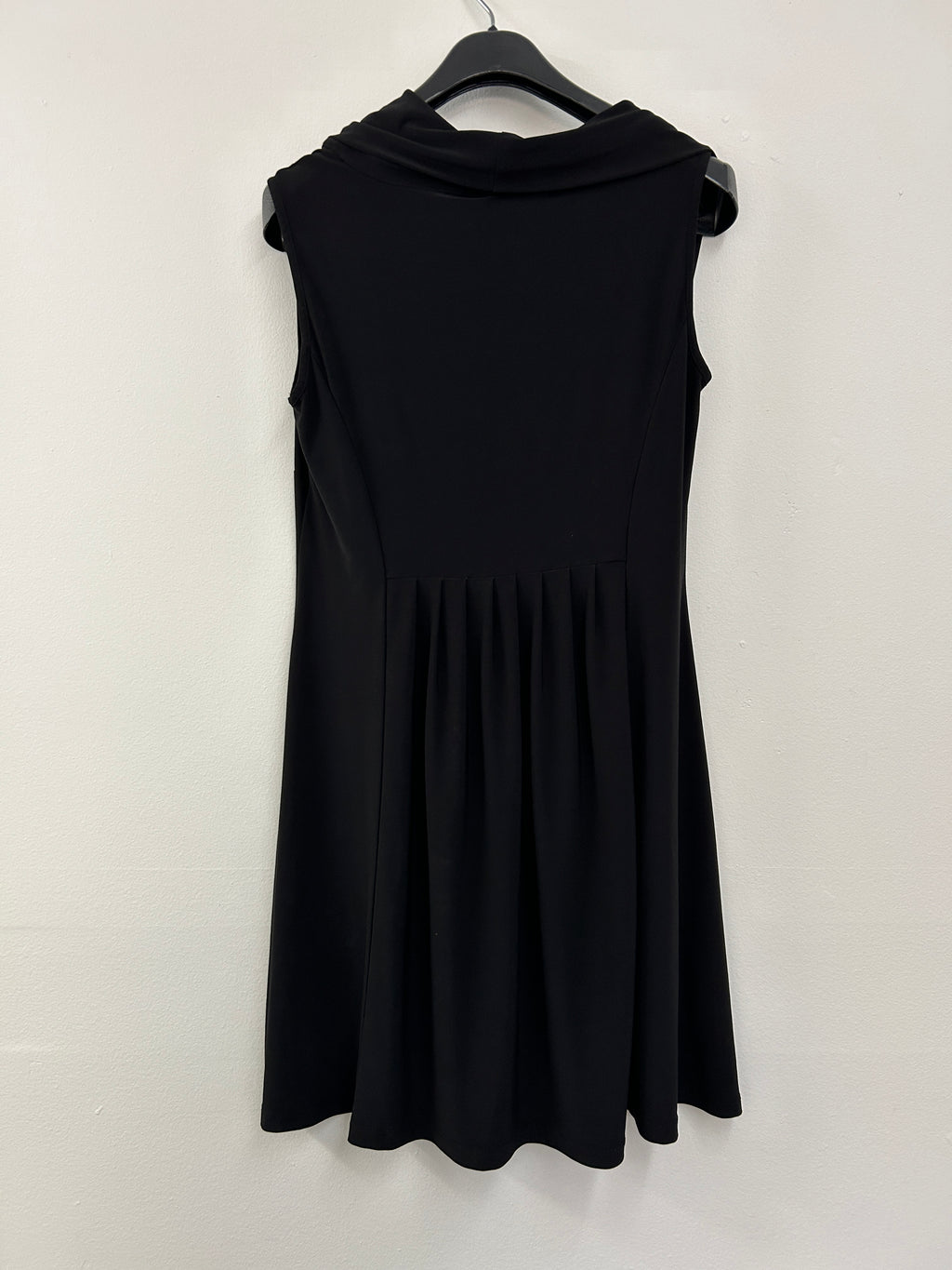 Robe noire structurée