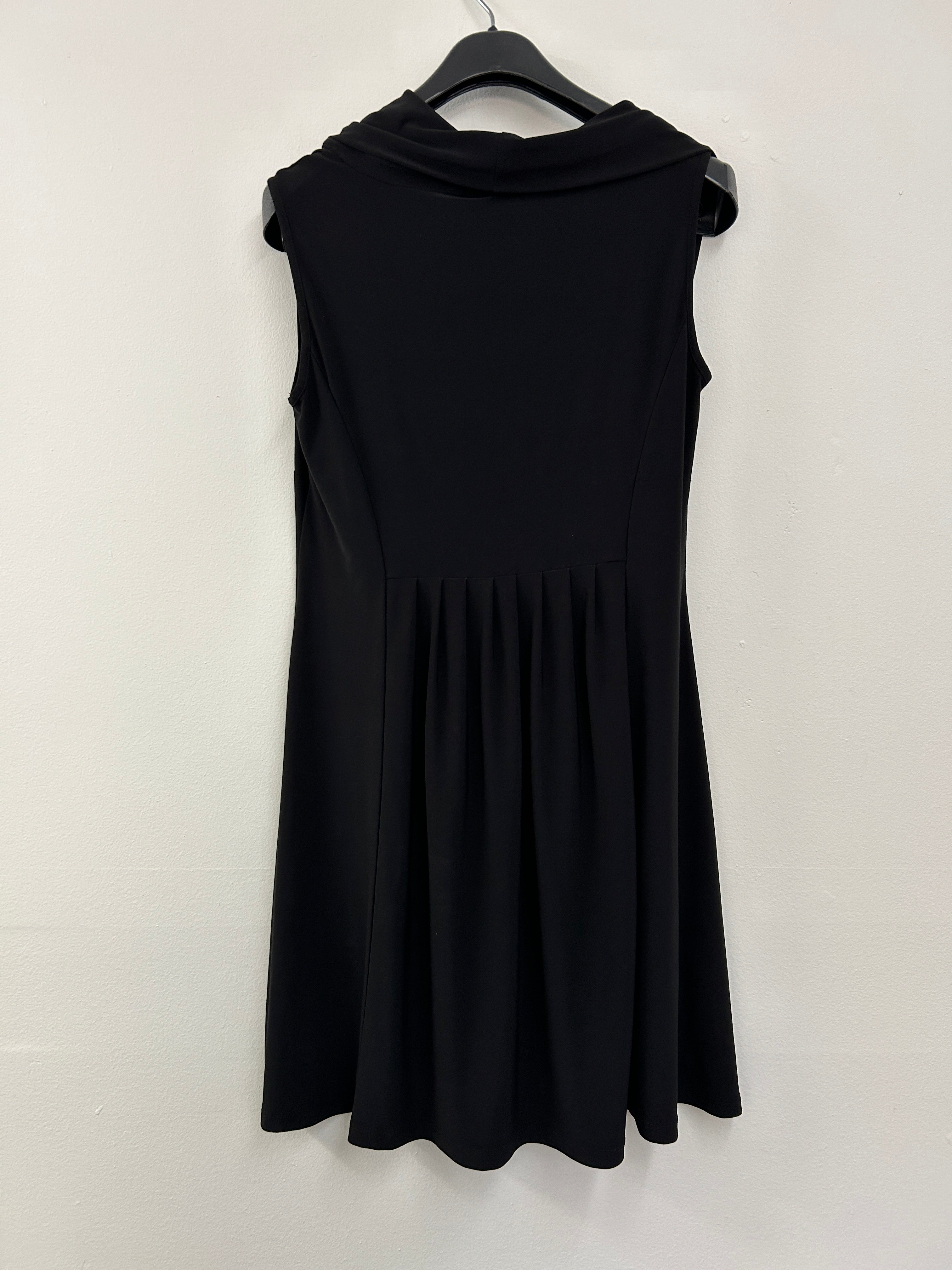 Robe noire structurée