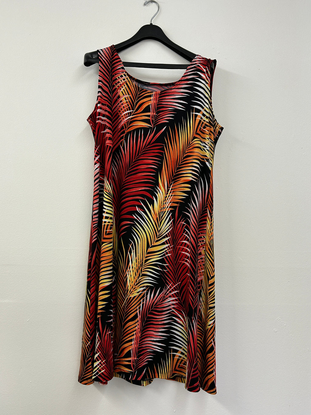 Robe mi-longue tropicale sans manches – Style estival fluide