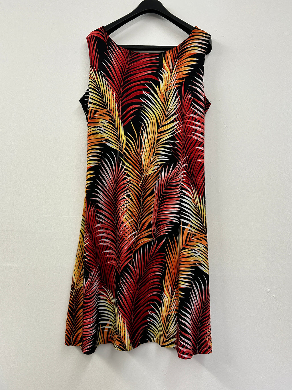 Robe mi-longue tropicale sans manches – Style estival fluide