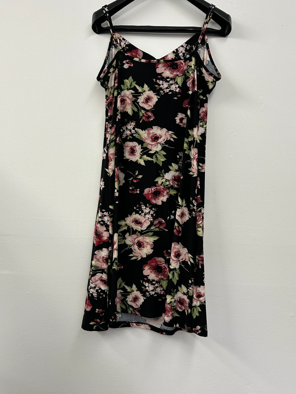 Robe à fines bretelles à motif floral – Style estival romantique